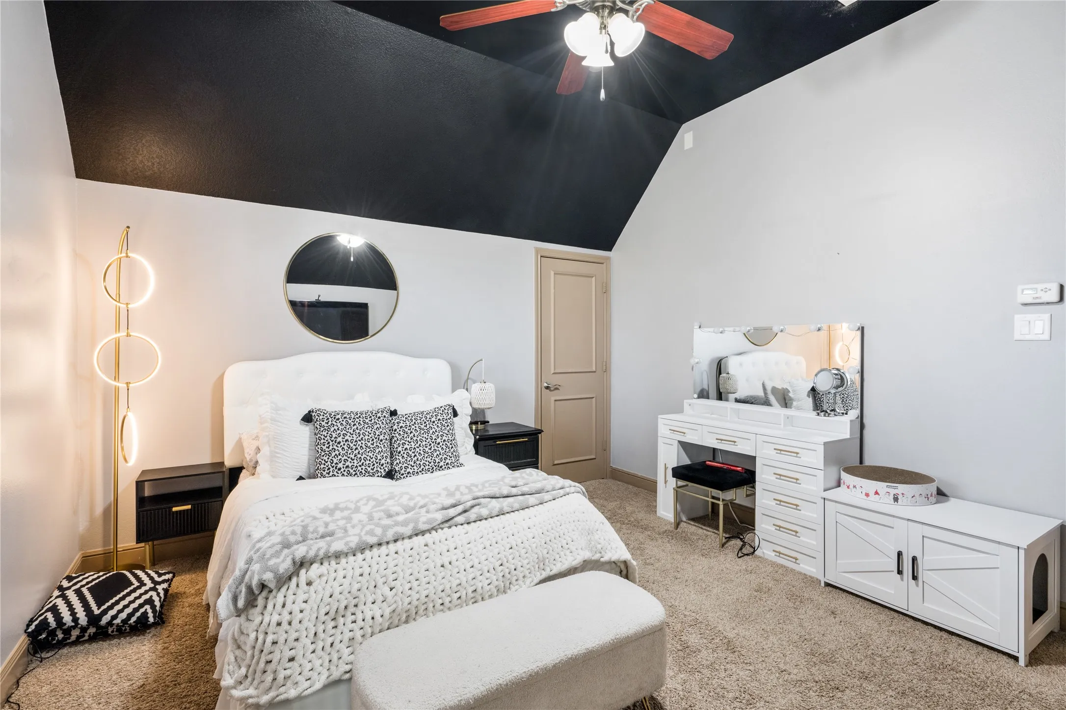 Vaulted ceiling with a ceiling fan