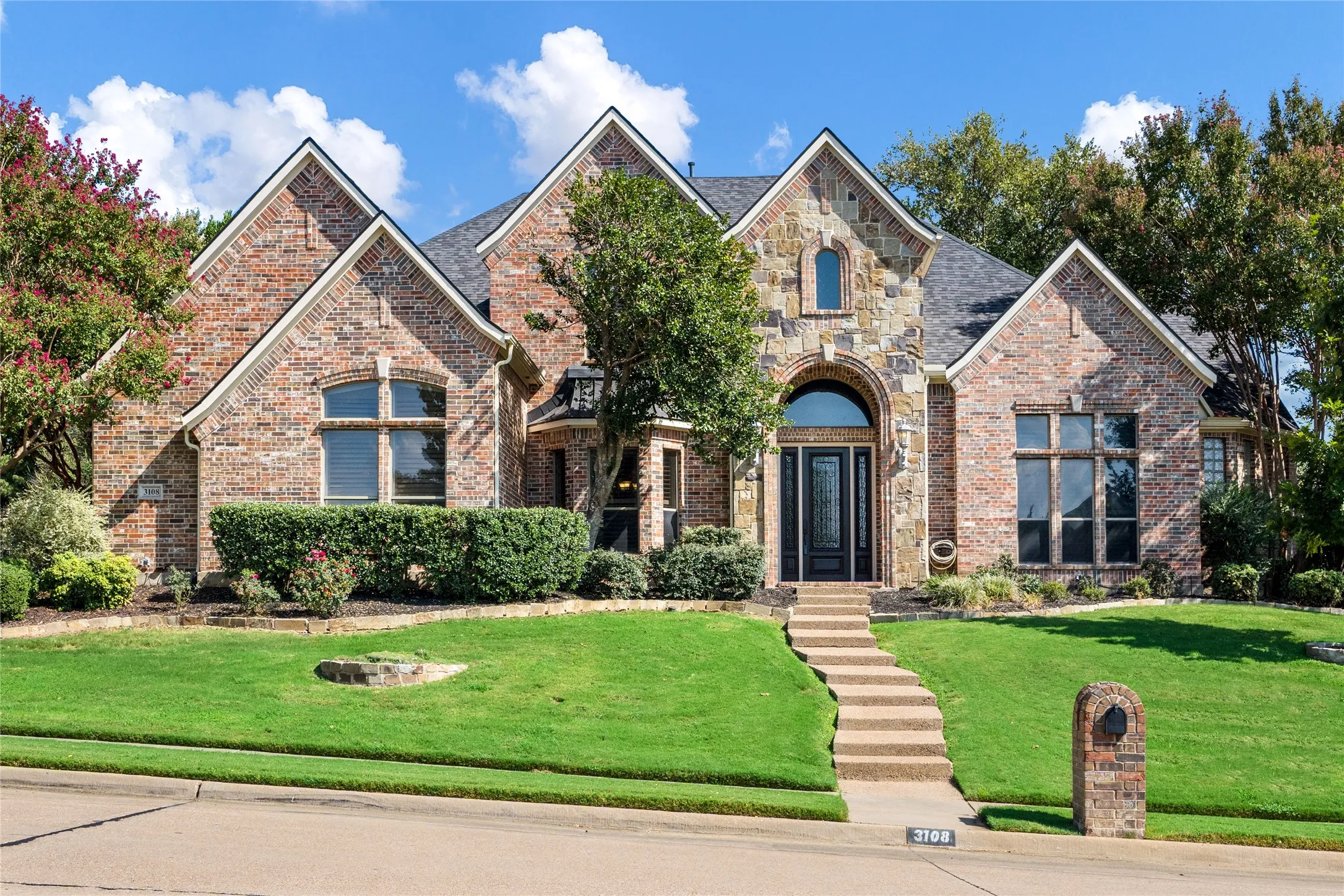Single Family Residence For Sale in Denton County , 3108 Native Oak Drive, Flower Mound, Texas 75022, 4 Bedroom, 4 Bathroom, 3 Garage spaces, 5,161 Sqft, built in 2002, mls#21354042, Real Estate Agent in Flower Mound, Homes For Sale in Denton county, Homes For Sale in Flower Mound, Realtor in Flower Mound Texas, Real Estate Brokerage Independent Realty Texas, Luminita Cordes Realtor