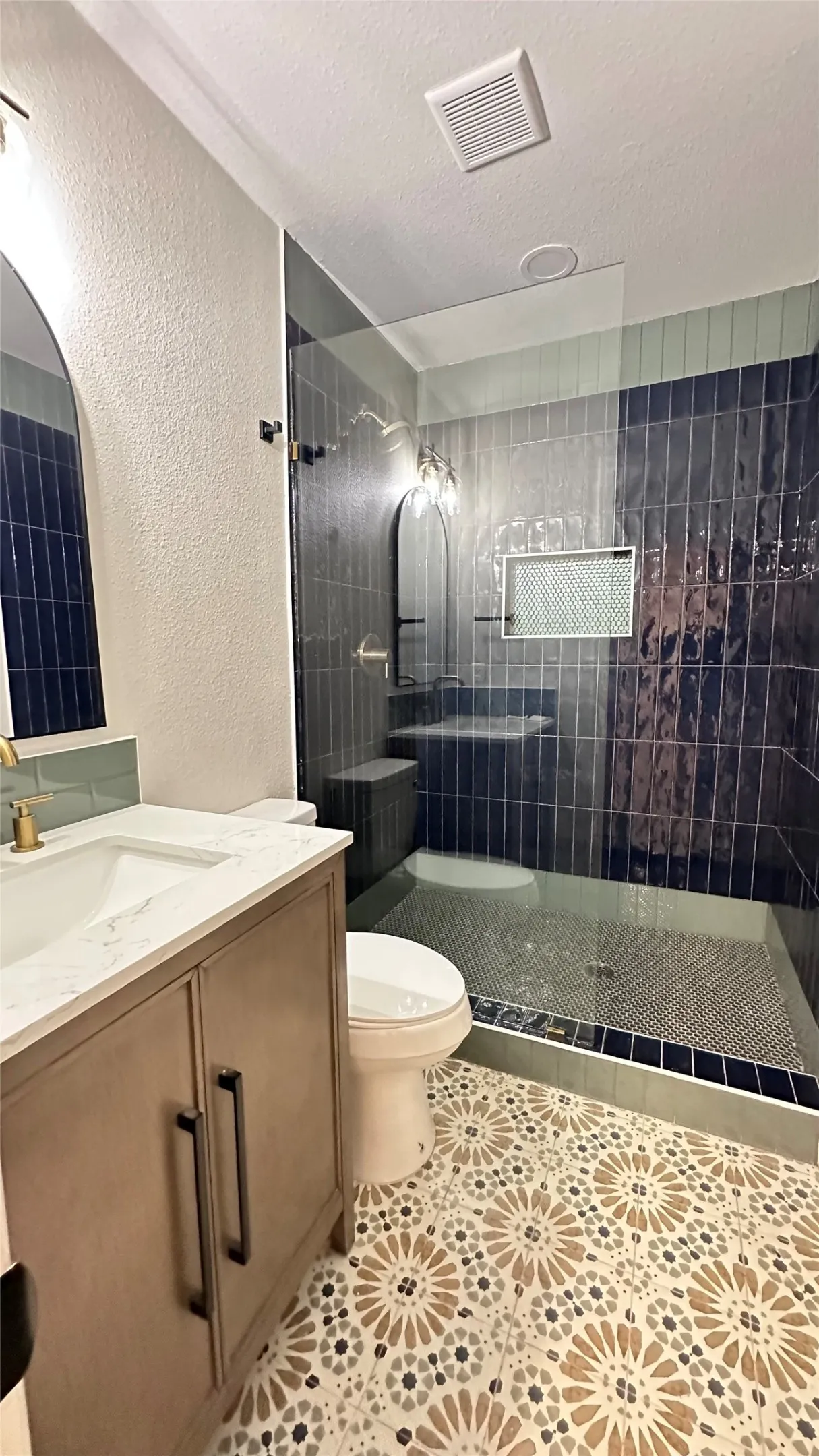 Single Family Residence For Rent in Denton County , 1237 Winterwood Drive, Lewisville, Texas 75067, 3 Bedroom, 2 Bathroom, 2 Garage spaces, 1,584 Sqft, built in 1970, mls#21377999, Real Estate Agent in Lewisville, Homes For Rent in Denton county, Homes For Rent in Lewisville, Realtor in Lewisville Texas, Real Estate Brokerage Independent Realty Texas, Luminita Cordes Realtor