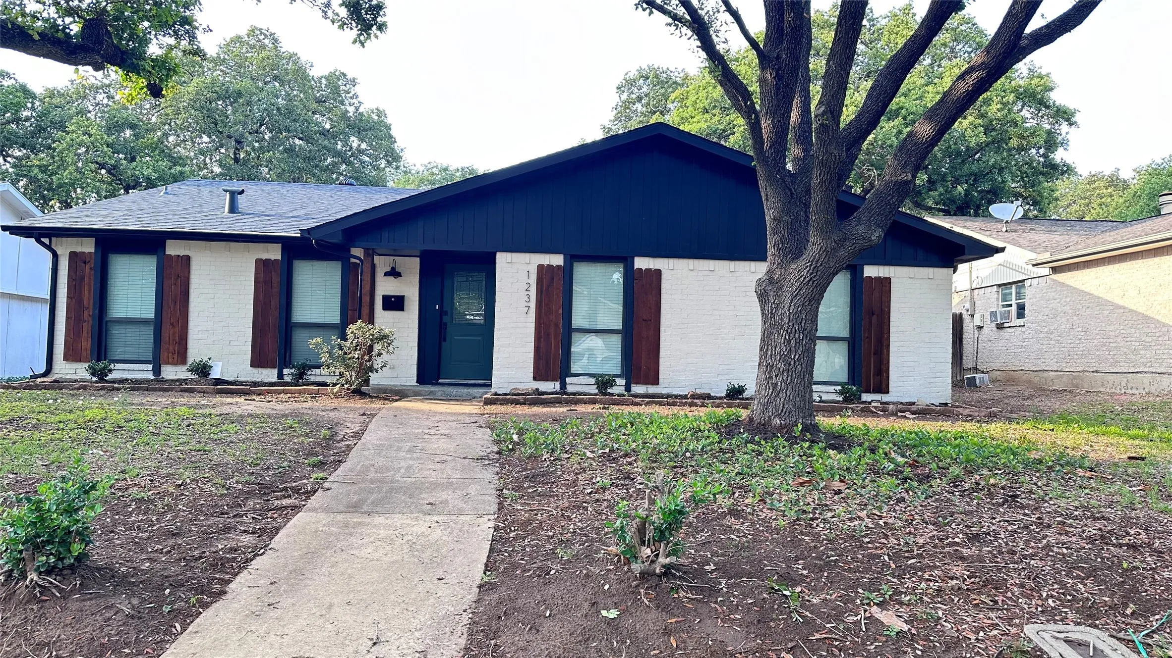 Single Family Residence For Rent in Denton County , 1237 Winterwood Drive, Lewisville, Texas 75067, 3 Bedroom, 2 Bathroom, 2 Garage spaces, 1,584 Sqft, built in 1970, mls#21377999, Real Estate Agent in Lewisville, Homes For Rent in Denton county, Homes For Rent in Lewisville, Realtor in Lewisville Texas, Real Estate Brokerage Independent Realty Texas, Luminita Cordes Realtor