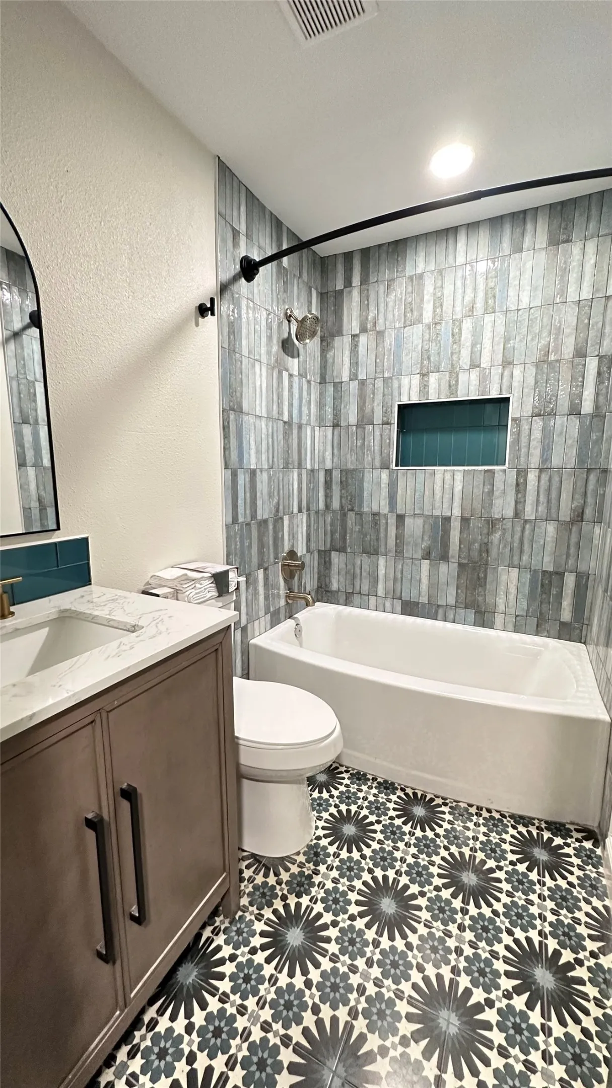 Single Family Residence For Rent in Denton County , 1237 Winterwood Drive, Lewisville, Texas 75067, 3 Bedroom, 2 Bathroom, 2 Garage spaces, 1,584 Sqft, built in 1970, mls#21377999, Real Estate Agent in Lewisville, Homes For Rent in Denton county, Homes For Rent in Lewisville, Realtor in Lewisville Texas, Real Estate Brokerage Independent Realty Texas, Luminita Cordes Realtor