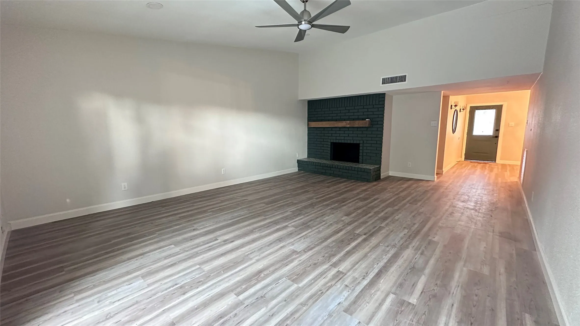 Single Family Residence For Rent in Denton County , 1237 Winterwood Drive, Lewisville, Texas 75067, 3 Bedroom, 2 Bathroom, 2 Garage spaces, 1,584 Sqft, built in 1970, mls#21377999, Real Estate Agent in Lewisville, Homes For Rent in Denton county, Homes For Rent in Lewisville, Realtor in Lewisville Texas, Real Estate Brokerage Independent Realty Texas, Luminita Cordes Realtor