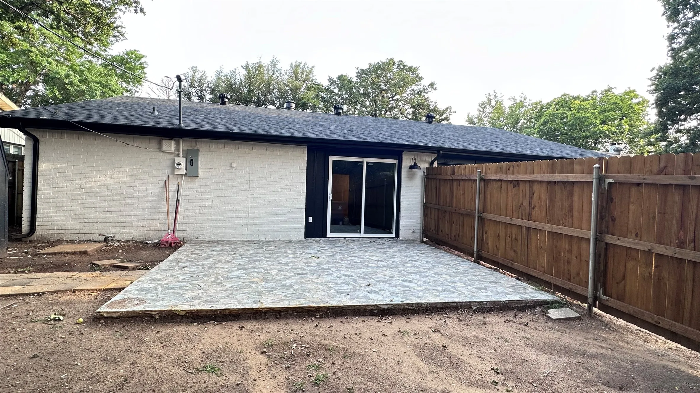Single Family Residence For Rent in Denton County , 1237 Winterwood Drive, Lewisville, Texas 75067, 3 Bedroom, 2 Bathroom, 2 Garage spaces, 1,584 Sqft, built in 1970, mls#21377999, Real Estate Agent in Lewisville, Homes For Rent in Denton county, Homes For Rent in Lewisville, Realtor in Lewisville Texas, Real Estate Brokerage Independent Realty Texas, Luminita Cordes Realtor