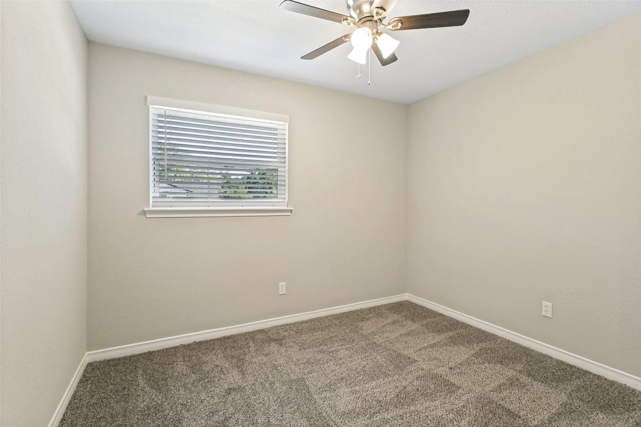 Single Family Residence For Sale in Dallas County , 725 Hawthorne Lane, Grand Prairie, Texas 75052, 4 Bedroom, 3 Bathroom, 2 Garage spaces, 2,036 Sqft, built in 1962, mls#21378001, Real Estate Agent in Grand Prairie, Homes For Sale in Dallas county, Homes For Sale in Grand Prairie, Realtor in Grand Prairie Texas, Real Estate Brokerage Independent Realty Texas, Luminita Cordes Realtor