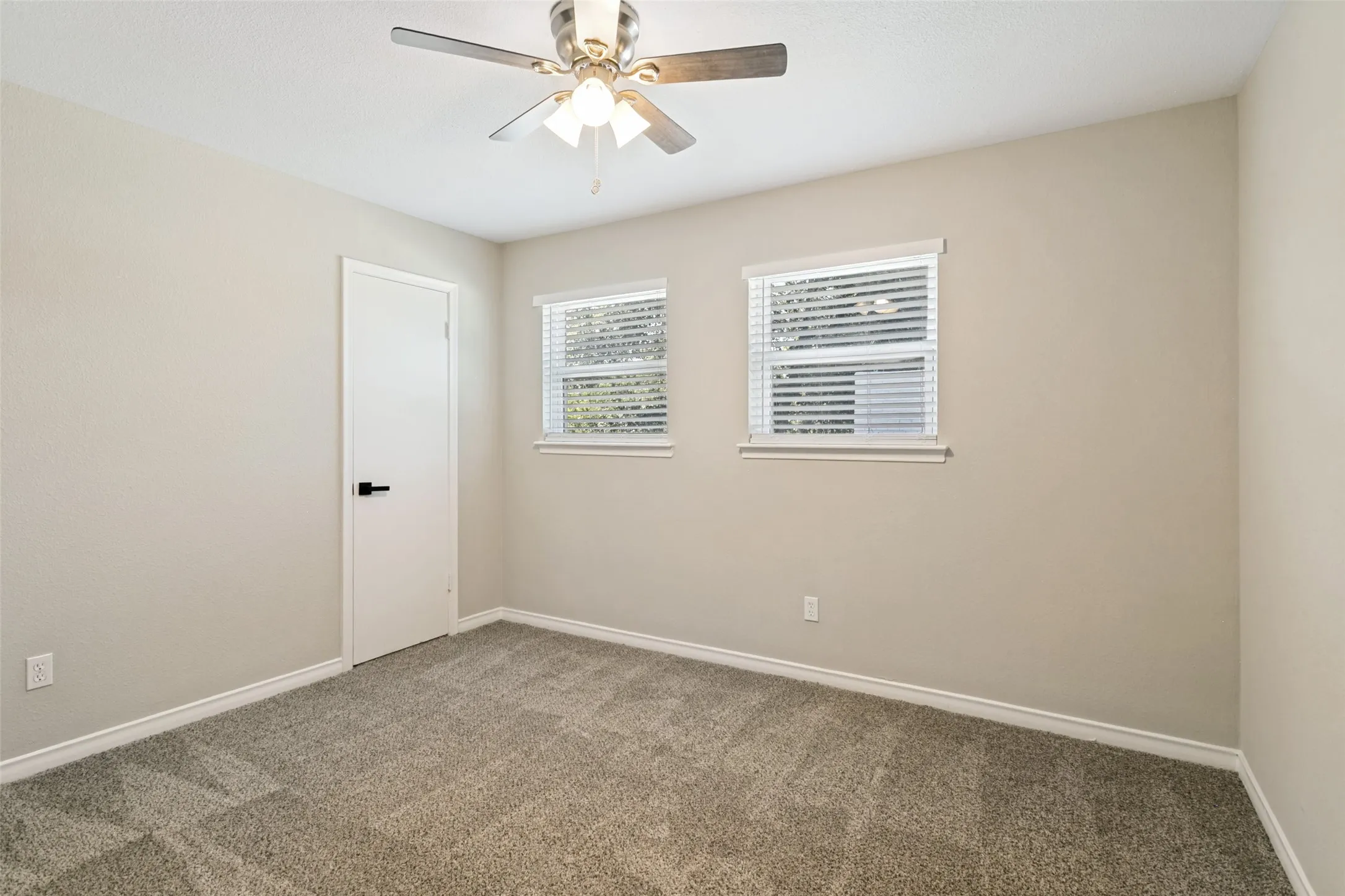 Single Family Residence For Sale in Dallas County , 725 Hawthorne Lane, Grand Prairie, Texas 75052, 4 Bedroom, 3 Bathroom, 2 Garage spaces, 2,036 Sqft, built in 1962, mls#21378001, Real Estate Agent in Grand Prairie, Homes For Sale in Dallas county, Homes For Sale in Grand Prairie, Realtor in Grand Prairie Texas, Real Estate Brokerage Independent Realty Texas, Luminita Cordes Realtor