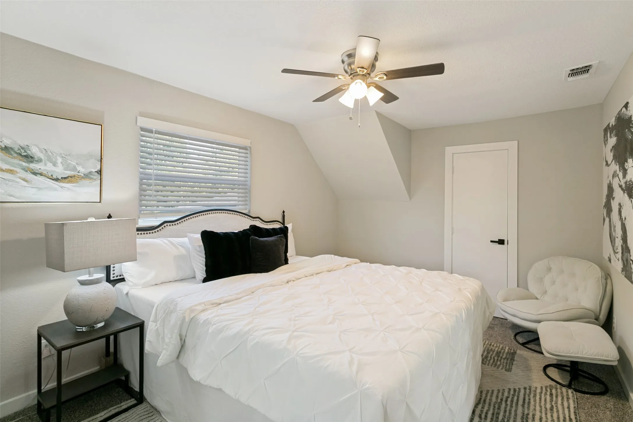 Single Family Residence For Sale in Dallas County , 725 Hawthorne Lane, Grand Prairie, Texas 75052, 4 Bedroom, 3 Bathroom, 2 Garage spaces, 2,036 Sqft, built in 1962, mls#21378001, Real Estate Agent in Grand Prairie, Homes For Sale in Dallas county, Homes For Sale in Grand Prairie, Realtor in Grand Prairie Texas, Real Estate Brokerage Independent Realty Texas, Luminita Cordes Realtor