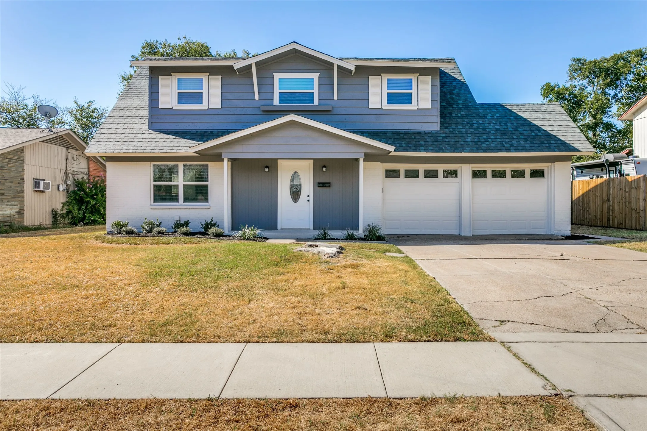 Single Family Residence For Sale in Dallas County , 725 Hawthorne Lane, Grand Prairie, Texas 75052, 4 Bedroom, 3 Bathroom, 2 Garage spaces, 2,036 Sqft, built in 1962, mls#21378001, Real Estate Agent in Grand Prairie, Homes For Sale in Dallas county, Homes For Sale in Grand Prairie, Realtor in Grand Prairie Texas, Real Estate Brokerage Independent Realty Texas, Luminita Cordes Realtor