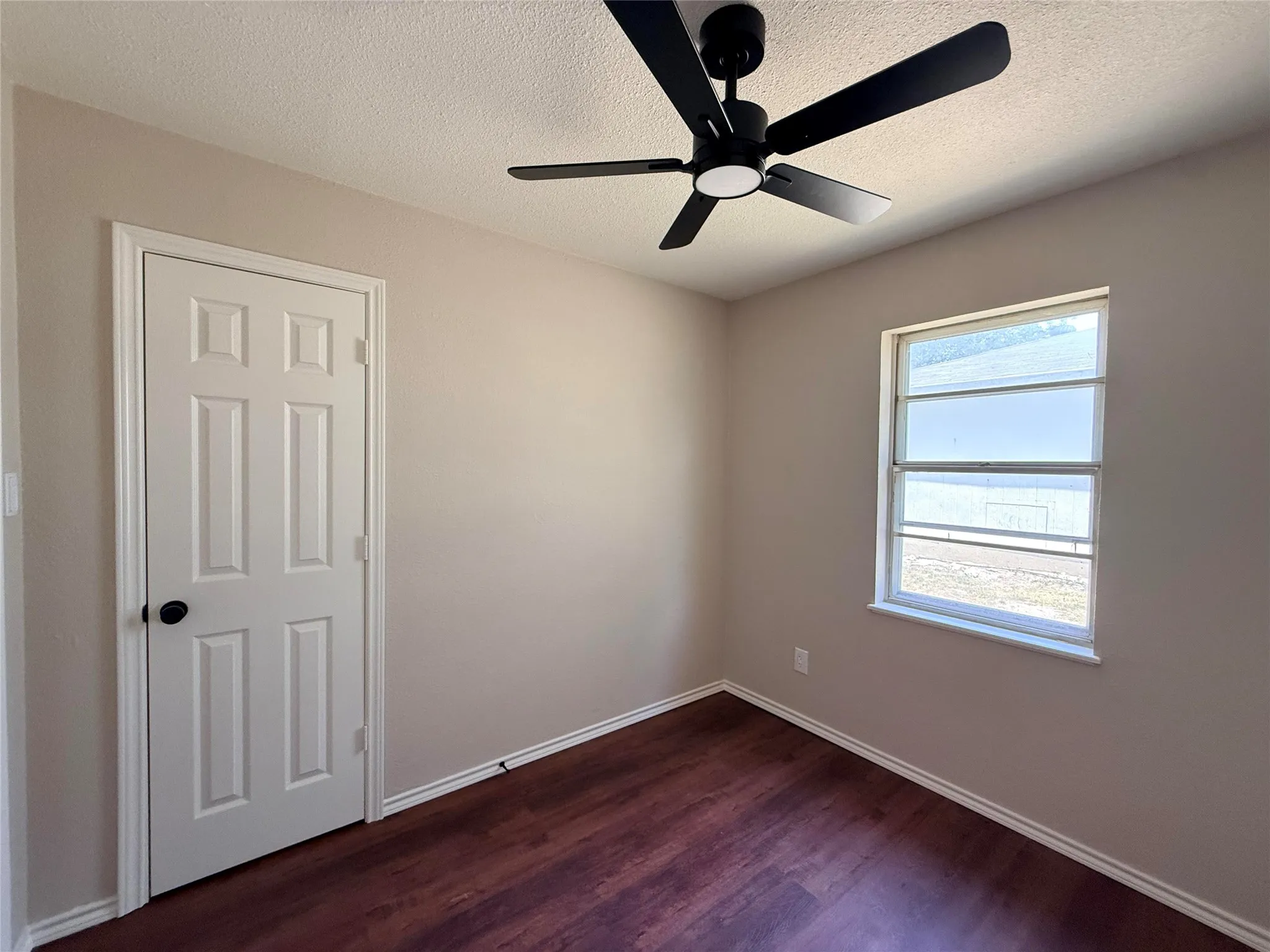 Single Family Residence For Rent in Hunt County , 4026 Dixon Circle, Greenville, Texas 75401, 3 Bedroom, 2 Bathroom, Garage spaces, 1,374 Sqft, built in 1970, mls#21378005, Real Estate Agent in Greenville, Homes For Rent in Hunt county, Homes For Rent in Greenville, Realtor in Greenville Texas, Real Estate Brokerage Independent Realty Texas, Luminita Cordes Realtor