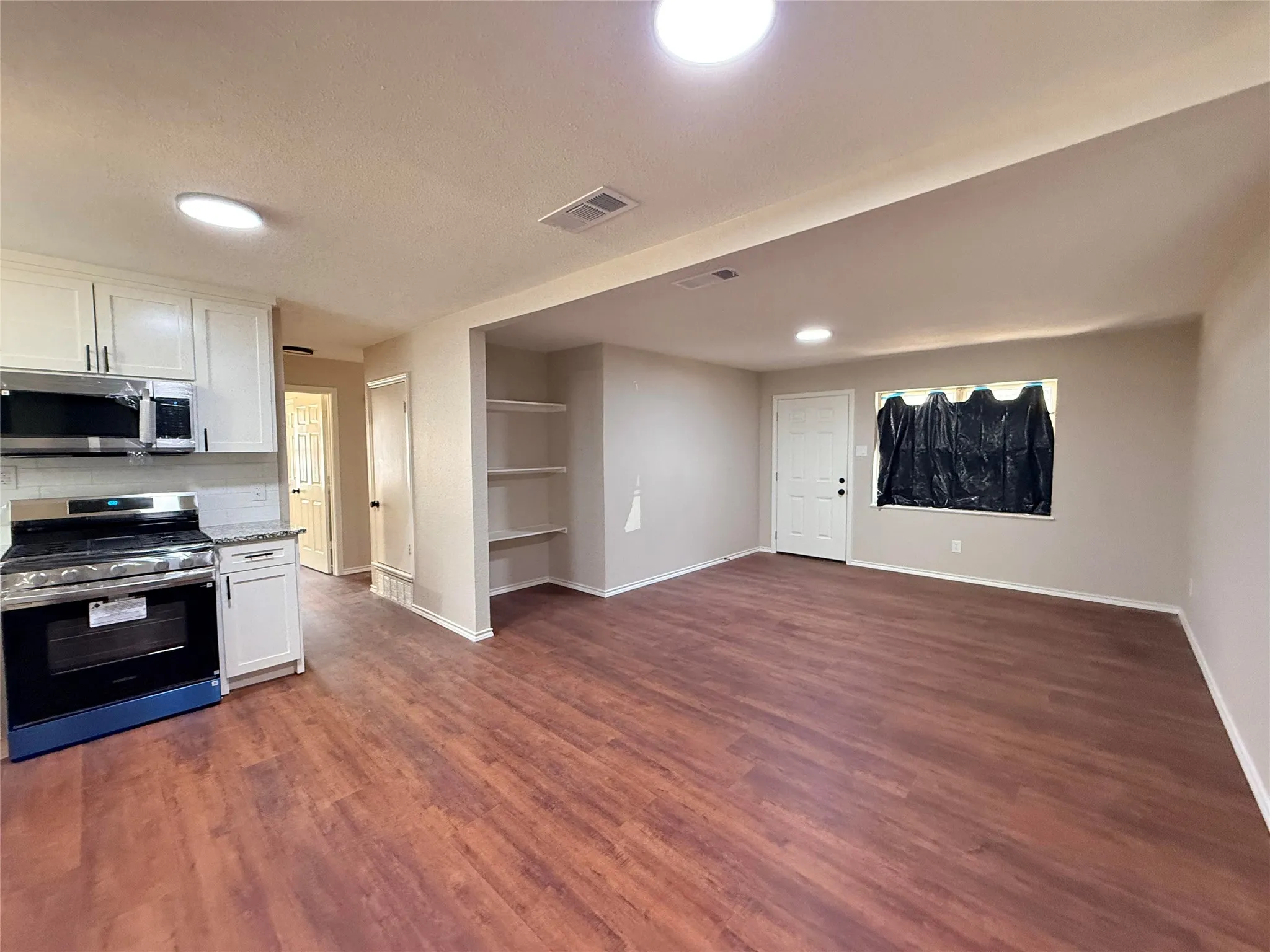 Single Family Residence For Rent in Hunt County , 4026 Dixon Circle, Greenville, Texas 75401, 3 Bedroom, 2 Bathroom, Garage spaces, 1,374 Sqft, built in 1970, mls#21378005, Real Estate Agent in Greenville, Homes For Rent in Hunt county, Homes For Rent in Greenville, Realtor in Greenville Texas, Real Estate Brokerage Independent Realty Texas, Luminita Cordes Realtor