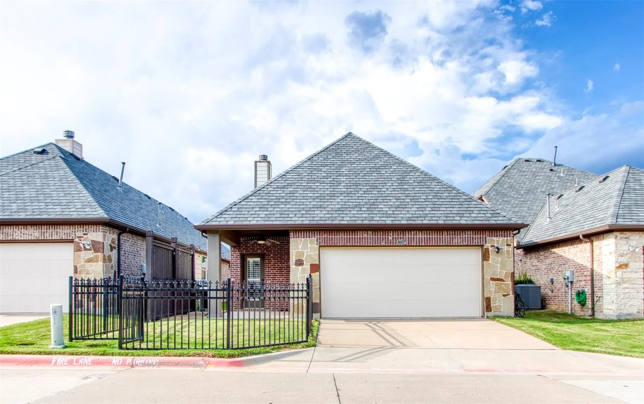 Single Family Residence For Rent in Collin County , 8609 Dewland Drive, Mc Kinney, Texas 75070, 2 Bedroom, 2 Bathroom, 2 Garage spaces, 1,800 Sqft, built in 2011, mls#21377979, Real Estate Agent in Mc Kinney, Homes For Rent in Collin county, Homes For Rent in Mc Kinney, Realtor in Mc Kinney Texas, Real Estate Brokerage Independent Realty Texas, Luminita Cordes Realtor
