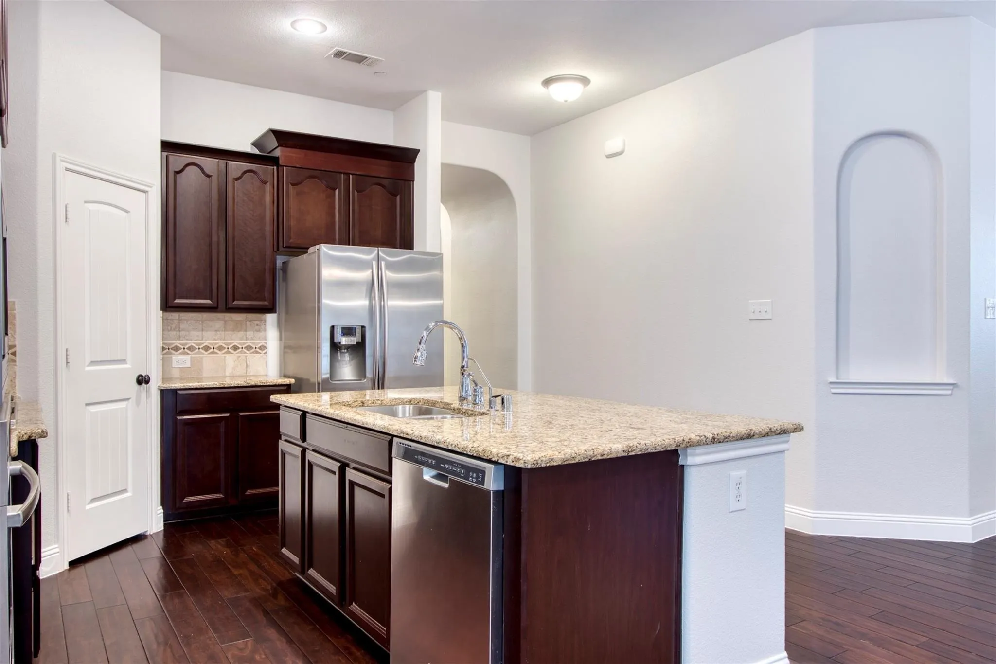 Single Family Residence For Rent in Collin County , 8609 Dewland Drive, Mc Kinney, Texas 75070, 2 Bedroom, 2 Bathroom, 2 Garage spaces, 1,800 Sqft, built in 2011, mls#21377979, Real Estate Agent in Mc Kinney, Homes For Rent in Collin county, Homes For Rent in Mc Kinney, Realtor in Mc Kinney Texas, Real Estate Brokerage Independent Realty Texas, Luminita Cordes Realtor