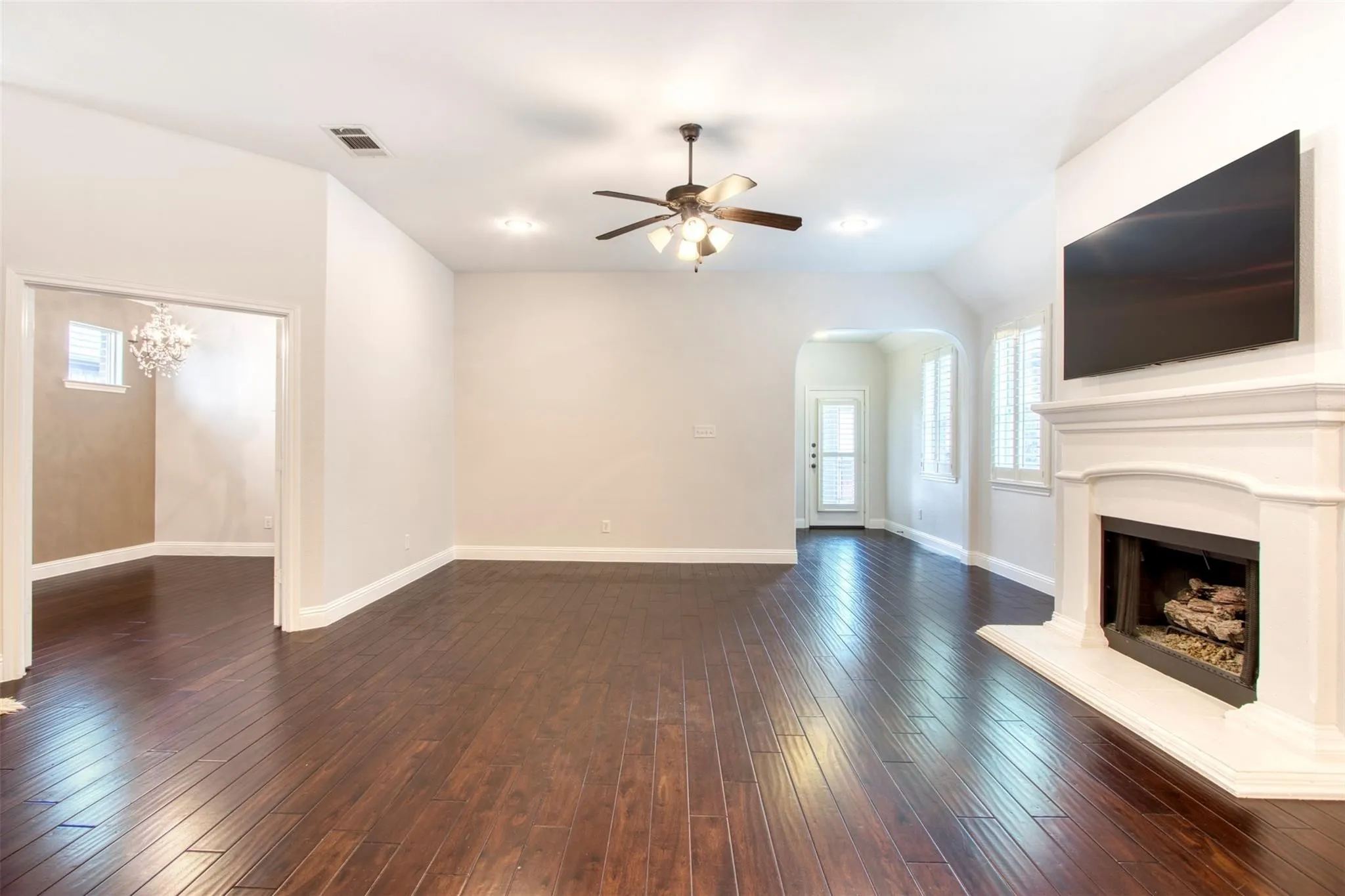 Single Family Residence For Rent in Collin County , 8609 Dewland Drive, Mc Kinney, Texas 75070, 2 Bedroom, 2 Bathroom, 2 Garage spaces, 1,800 Sqft, built in 2011, mls#21377979, Real Estate Agent in Mc Kinney, Homes For Rent in Collin county, Homes For Rent in Mc Kinney, Realtor in Mc Kinney Texas, Real Estate Brokerage Independent Realty Texas, Luminita Cordes Realtor
