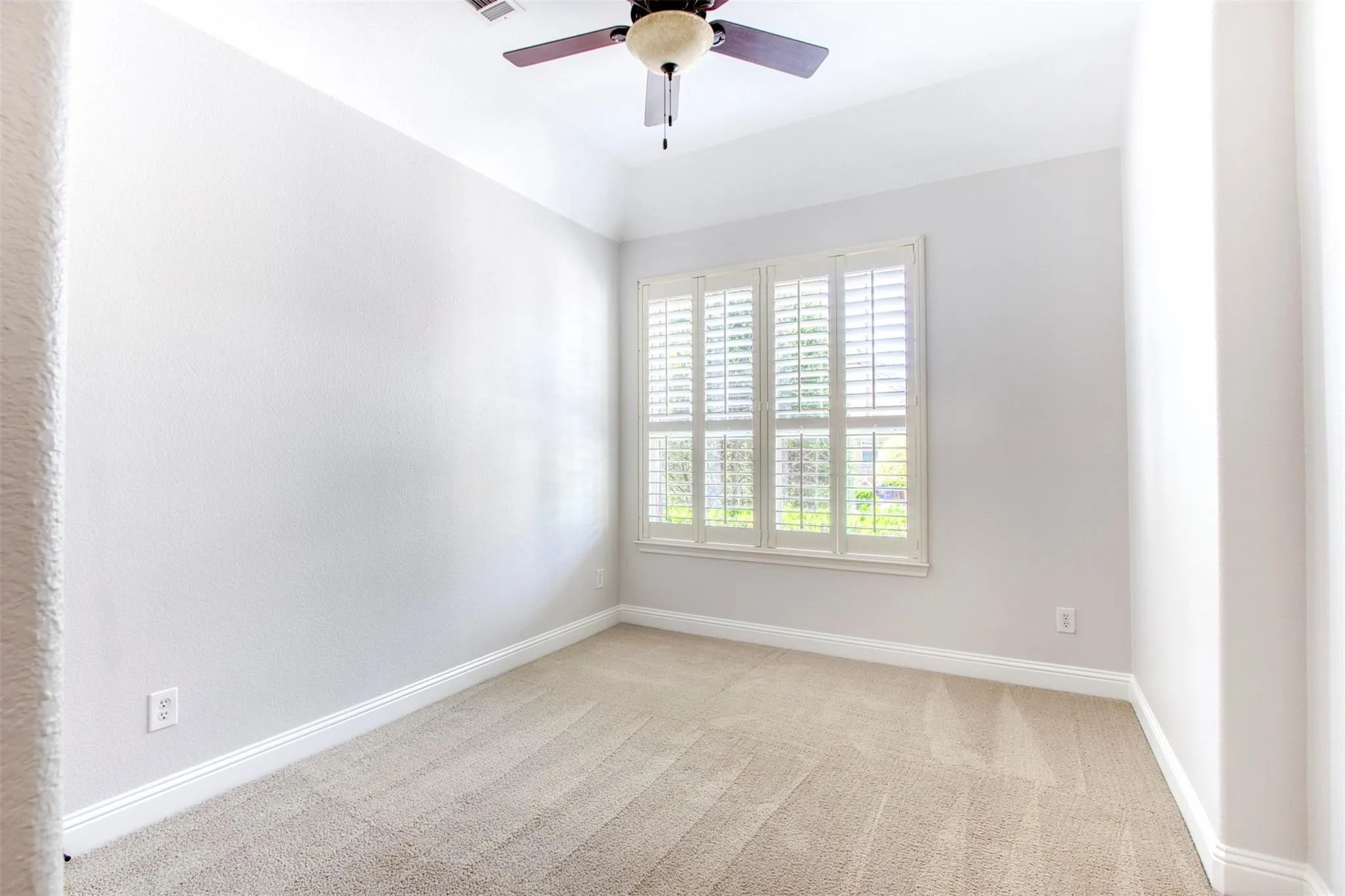 Single Family Residence For Rent in Collin County , 8609 Dewland Drive, Mc Kinney, Texas 75070, 2 Bedroom, 2 Bathroom, 2 Garage spaces, 1,800 Sqft, built in 2011, mls#21377979, Real Estate Agent in Mc Kinney, Homes For Rent in Collin county, Homes For Rent in Mc Kinney, Realtor in Mc Kinney Texas, Real Estate Brokerage Independent Realty Texas, Luminita Cordes Realtor