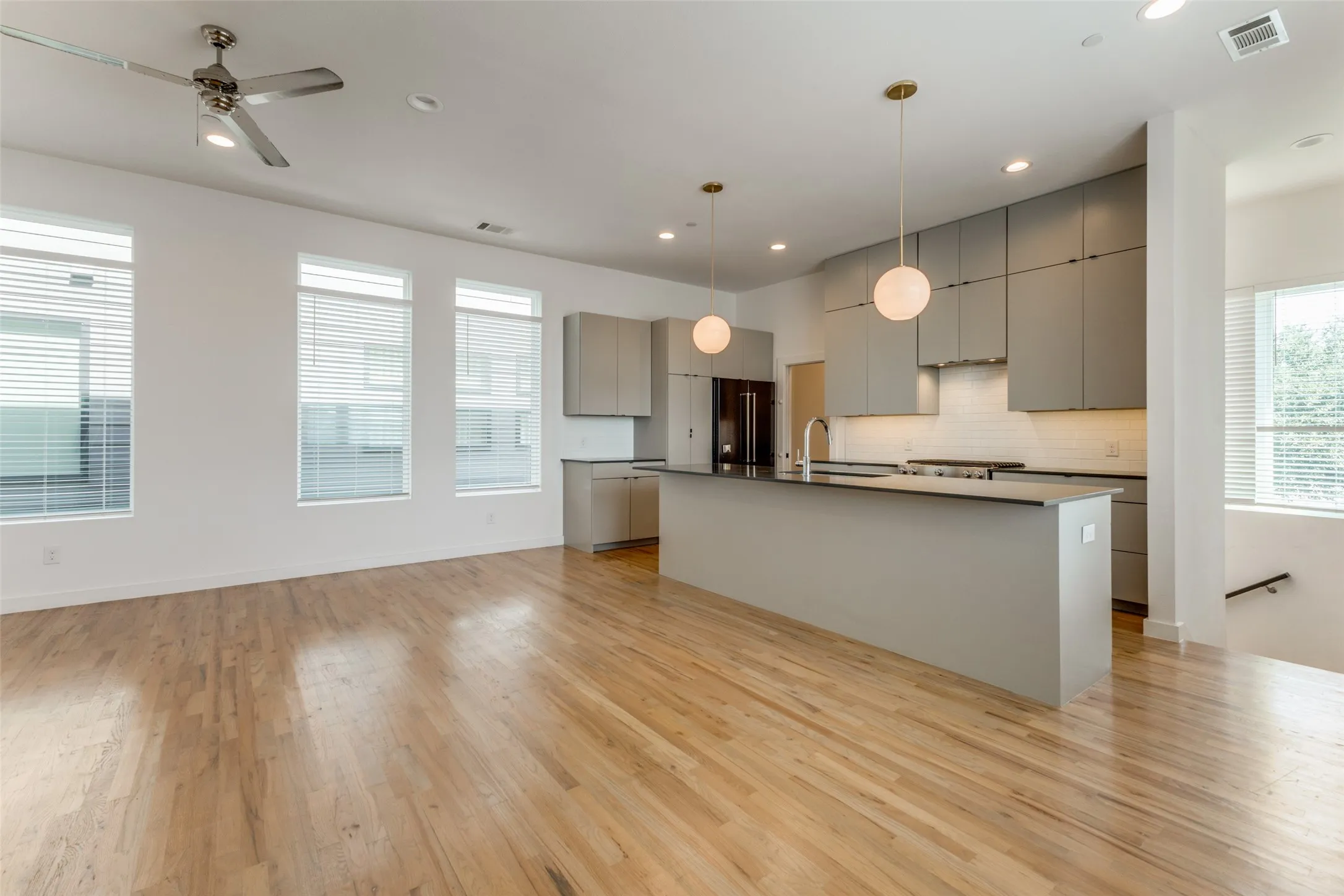 Townhouse For Rent in Dallas County , 1715 Bennett Avenue 101, Dallas, Texas 75206, 2 Bedroom, 3 Bathroom, 2 Garage spaces, 1,324 Sqft, built in 2018, mls#21378007, Real Estate Agent in Dallas, Homes For Rent in Dallas county, Homes For Rent in Dallas, Realtor in Dallas Texas, Real Estate Brokerage Independent Realty Texas, Luminita Cordes Realtor