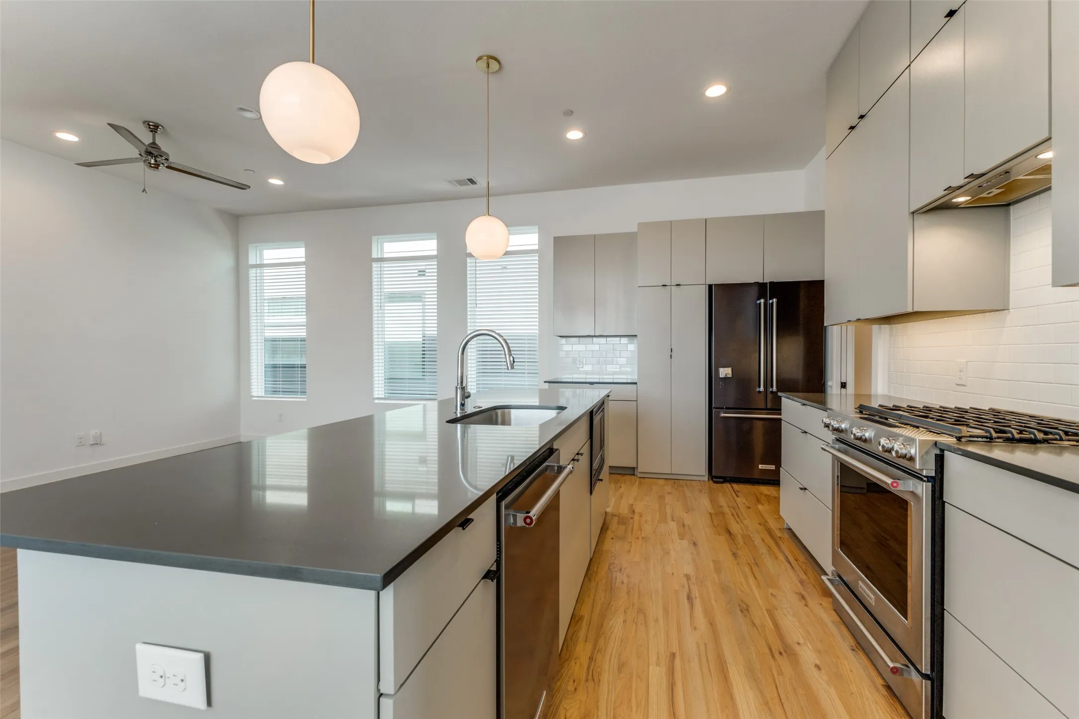 Townhouse For Rent in Dallas County , 1715 Bennett Avenue 101, Dallas, Texas 75206, 2 Bedroom, 3 Bathroom, 2 Garage spaces, 1,324 Sqft, built in 2018, mls#21378007, Real Estate Agent in Dallas, Homes For Rent in Dallas county, Homes For Rent in Dallas, Realtor in Dallas Texas, Real Estate Brokerage Independent Realty Texas, Luminita Cordes Realtor
