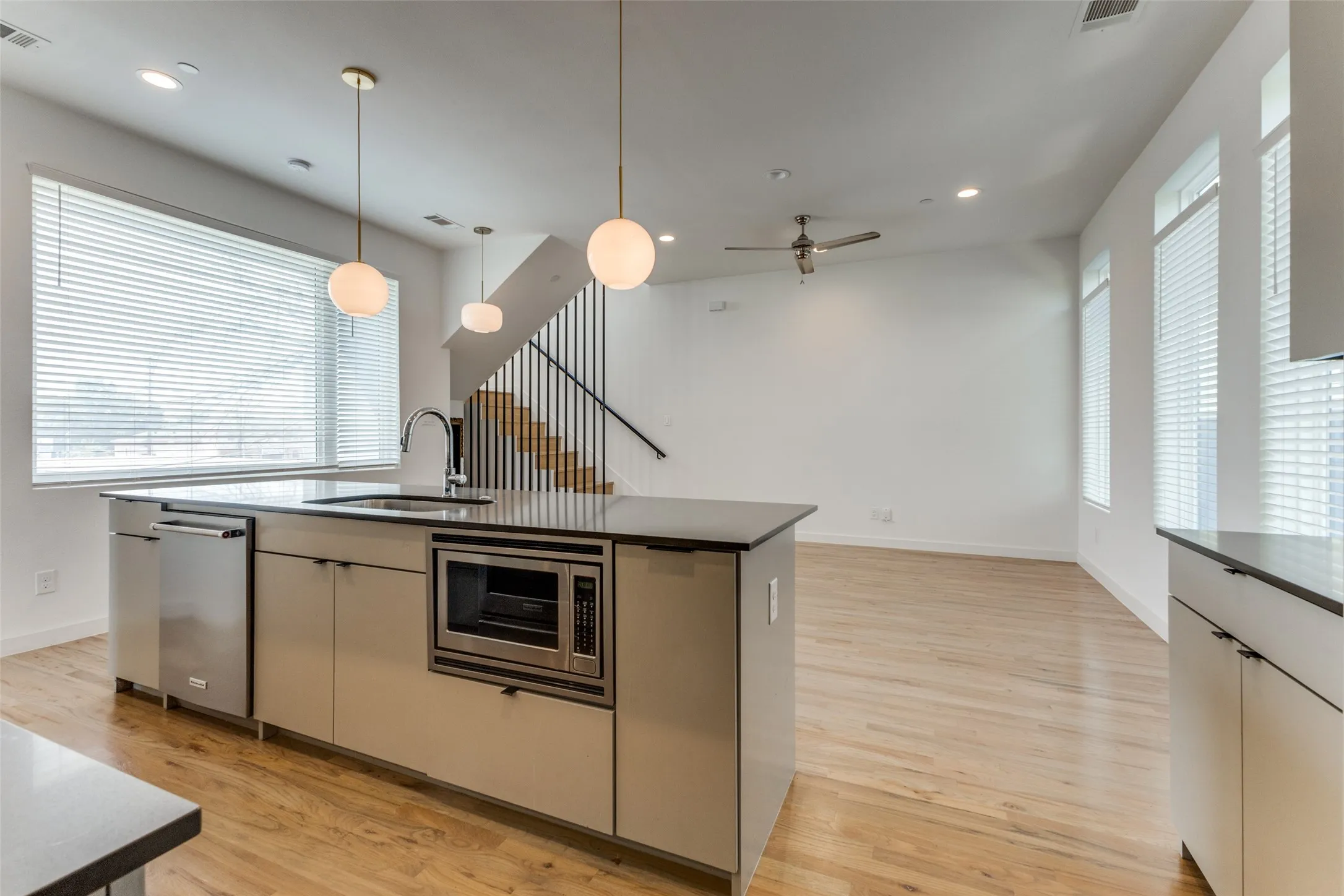 Townhouse For Rent in Dallas County , 1715 Bennett Avenue 101, Dallas, Texas 75206, 2 Bedroom, 3 Bathroom, 2 Garage spaces, 1,324 Sqft, built in 2018, mls#21378007, Real Estate Agent in Dallas, Homes For Rent in Dallas county, Homes For Rent in Dallas, Realtor in Dallas Texas, Real Estate Brokerage Independent Realty Texas, Luminita Cordes Realtor