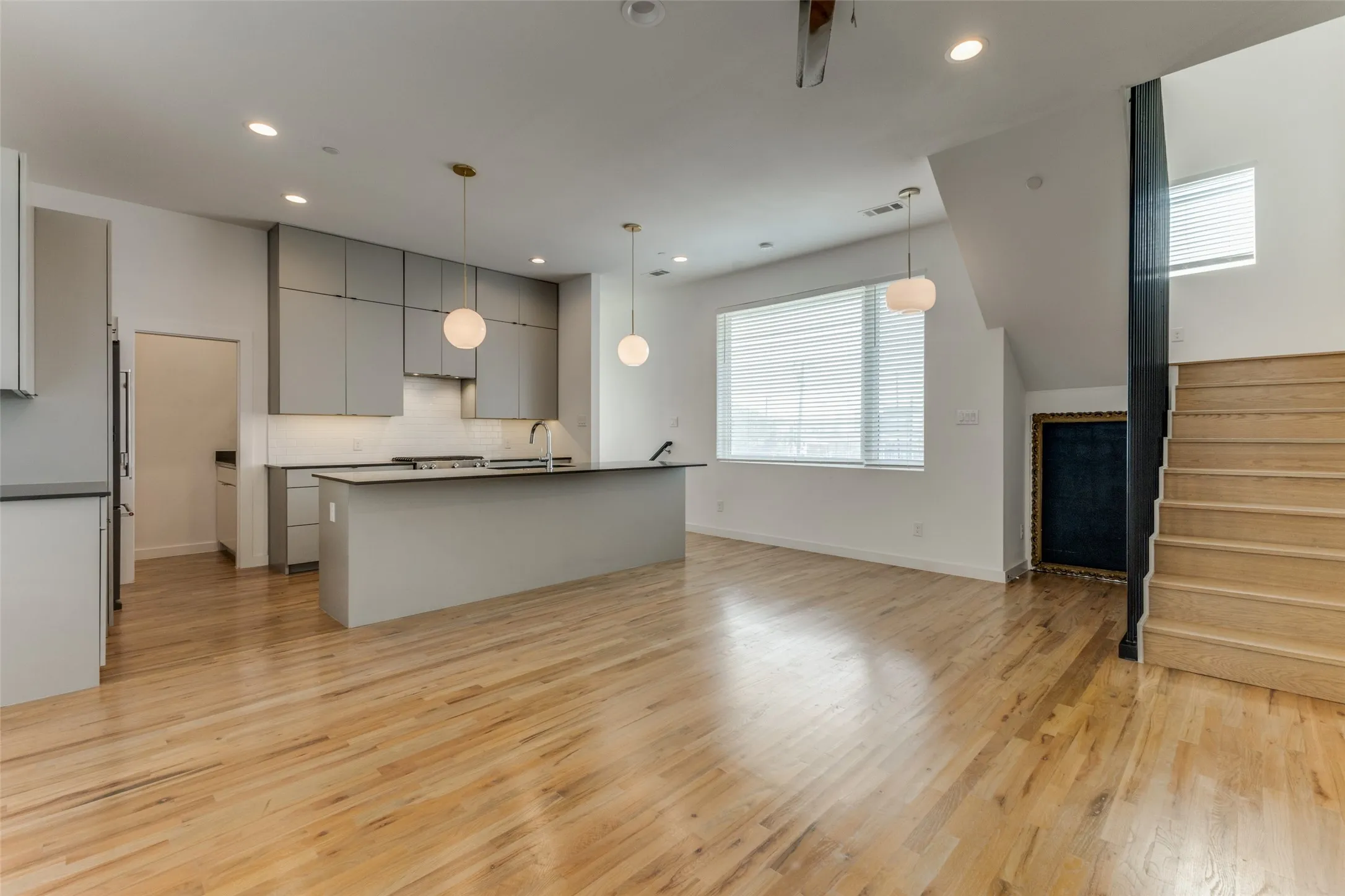 Townhouse For Rent in Dallas County , 1715 Bennett Avenue 101, Dallas, Texas 75206, 2 Bedroom, 3 Bathroom, 2 Garage spaces, 1,324 Sqft, built in 2018, mls#21378007, Real Estate Agent in Dallas, Homes For Rent in Dallas county, Homes For Rent in Dallas, Realtor in Dallas Texas, Real Estate Brokerage Independent Realty Texas, Luminita Cordes Realtor