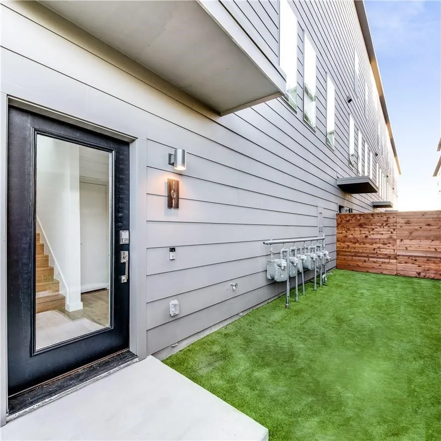 Townhouse For Rent in Dallas County , 1715 Bennett Avenue 101, Dallas, Texas 75206, 2 Bedroom, 3 Bathroom, 2 Garage spaces, 1,324 Sqft, built in 2018, mls#21378007, Real Estate Agent in Dallas, Homes For Rent in Dallas county, Homes For Rent in Dallas, Realtor in Dallas Texas, Real Estate Brokerage Independent Realty Texas, Luminita Cordes Realtor