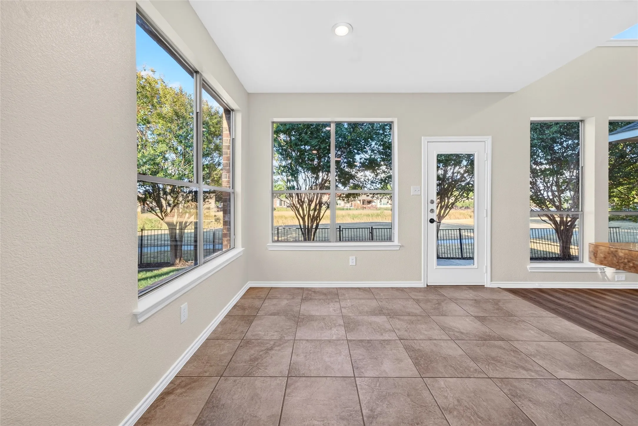 Single Family Residence For Sale in Tarrant County , 10834 Axton Court, Fort Worth, Texas 76052, 4 Bedroom, 3 Bathroom, 2 Garage spaces, 2,437 Sqft, built in 2007, mls#21376136, Real Estate Agent in Fort Worth, Homes For Sale in Tarrant county, Homes For Sale in Fort Worth, Realtor in Fort Worth Texas, Real Estate Brokerage Independent Realty Texas, Luminita Cordes Realtor