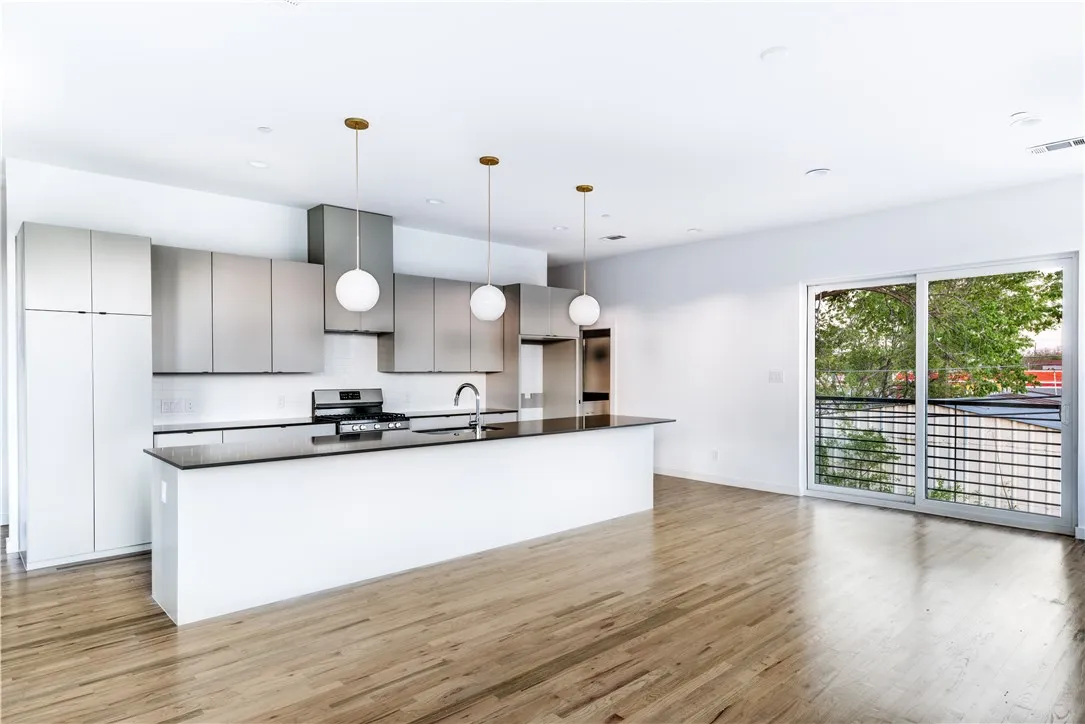 Condominium For Rent in Dallas County , 1715 Bennett Avenue 103, Dallas, Texas 75206, 2 Bedroom, 3 Bathroom, 2 Garage spaces, 1,639 Sqft, built in 2018, mls#21378017, Real Estate Agent in Dallas, Homes For Rent in Dallas county, Homes For Rent in Dallas, Realtor in Dallas Texas, Real Estate Brokerage Independent Realty Texas, Luminita Cordes Realtor