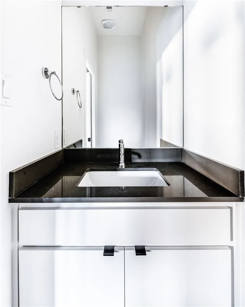 Condominium For Rent in Dallas County , 1715 Bennett Avenue 103, Dallas, Texas 75206, 2 Bedroom, 3 Bathroom, 2 Garage spaces, 1,639 Sqft, built in 2018, mls#21378017, Real Estate Agent in Dallas, Homes For Rent in Dallas county, Homes For Rent in Dallas, Realtor in Dallas Texas, Real Estate Brokerage Independent Realty Texas, Luminita Cordes Realtor