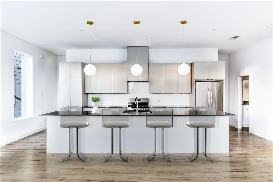 Condominium For Rent in Dallas County , 1715 Bennett Avenue 103, Dallas, Texas 75206, 2 Bedroom, 3 Bathroom, 2 Garage spaces, 1,639 Sqft, built in 2018, mls#21378017, Real Estate Agent in Dallas, Homes For Rent in Dallas county, Homes For Rent in Dallas, Realtor in Dallas Texas, Real Estate Brokerage Independent Realty Texas, Luminita Cordes Realtor