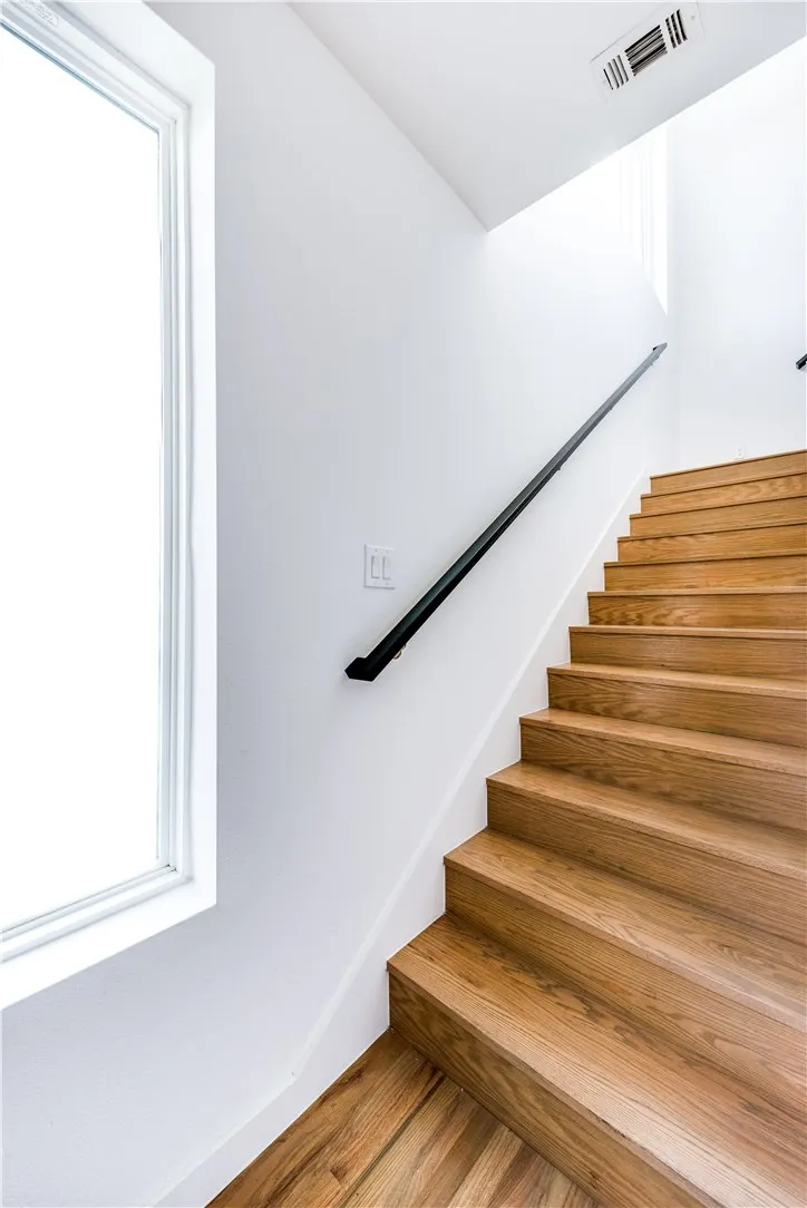 Condominium For Rent in Dallas County , 1715 Bennett Avenue 103, Dallas, Texas 75206, 2 Bedroom, 3 Bathroom, 2 Garage spaces, 1,639 Sqft, built in 2018, mls#21378017, Real Estate Agent in Dallas, Homes For Rent in Dallas county, Homes For Rent in Dallas, Realtor in Dallas Texas, Real Estate Brokerage Independent Realty Texas, Luminita Cordes Realtor