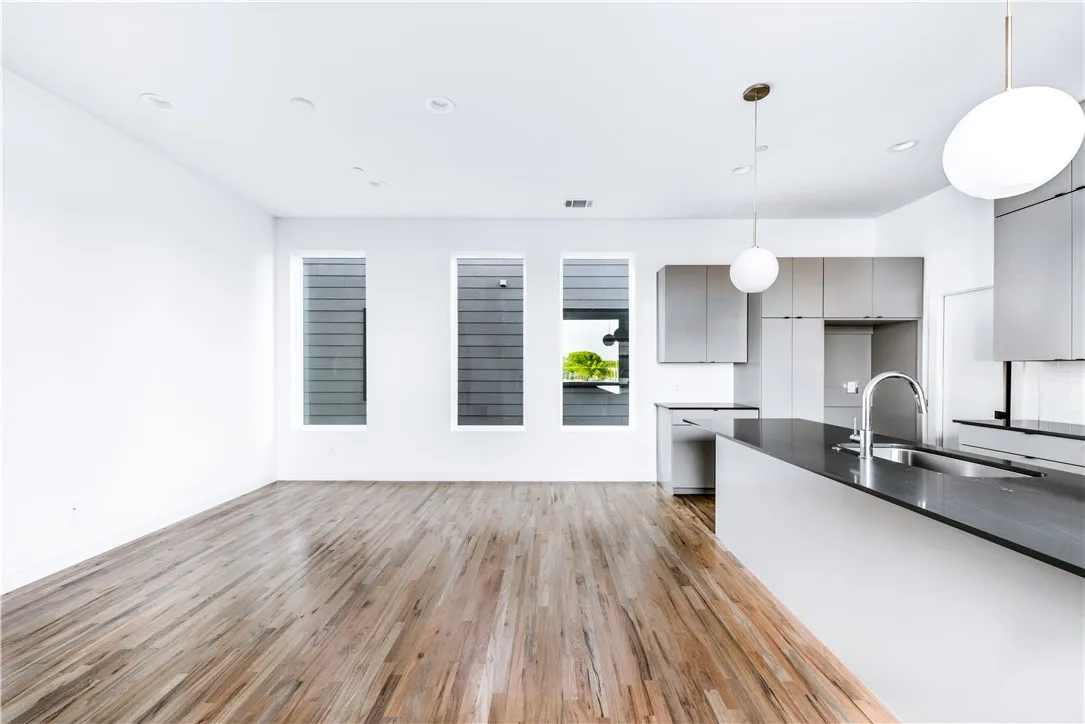 Condominium For Rent in Dallas County , 1715 Bennett Avenue 103, Dallas, Texas 75206, 2 Bedroom, 3 Bathroom, 2 Garage spaces, 1,639 Sqft, built in 2018, mls#21378017, Real Estate Agent in Dallas, Homes For Rent in Dallas county, Homes For Rent in Dallas, Realtor in Dallas Texas, Real Estate Brokerage Independent Realty Texas, Luminita Cordes Realtor