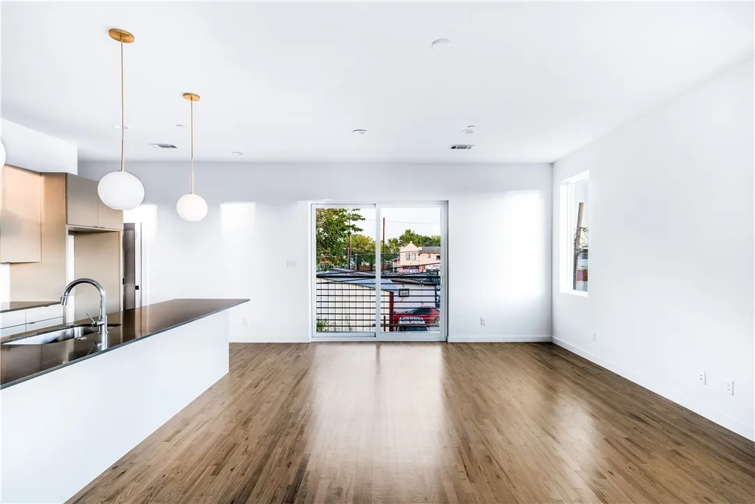 Condominium For Rent in Dallas County , 1715 Bennett Avenue 103, Dallas, Texas 75206, 2 Bedroom, 3 Bathroom, 2 Garage spaces, 1,639 Sqft, built in 2018, mls#21378017, Real Estate Agent in Dallas, Homes For Rent in Dallas county, Homes For Rent in Dallas, Realtor in Dallas Texas, Real Estate Brokerage Independent Realty Texas, Luminita Cordes Realtor