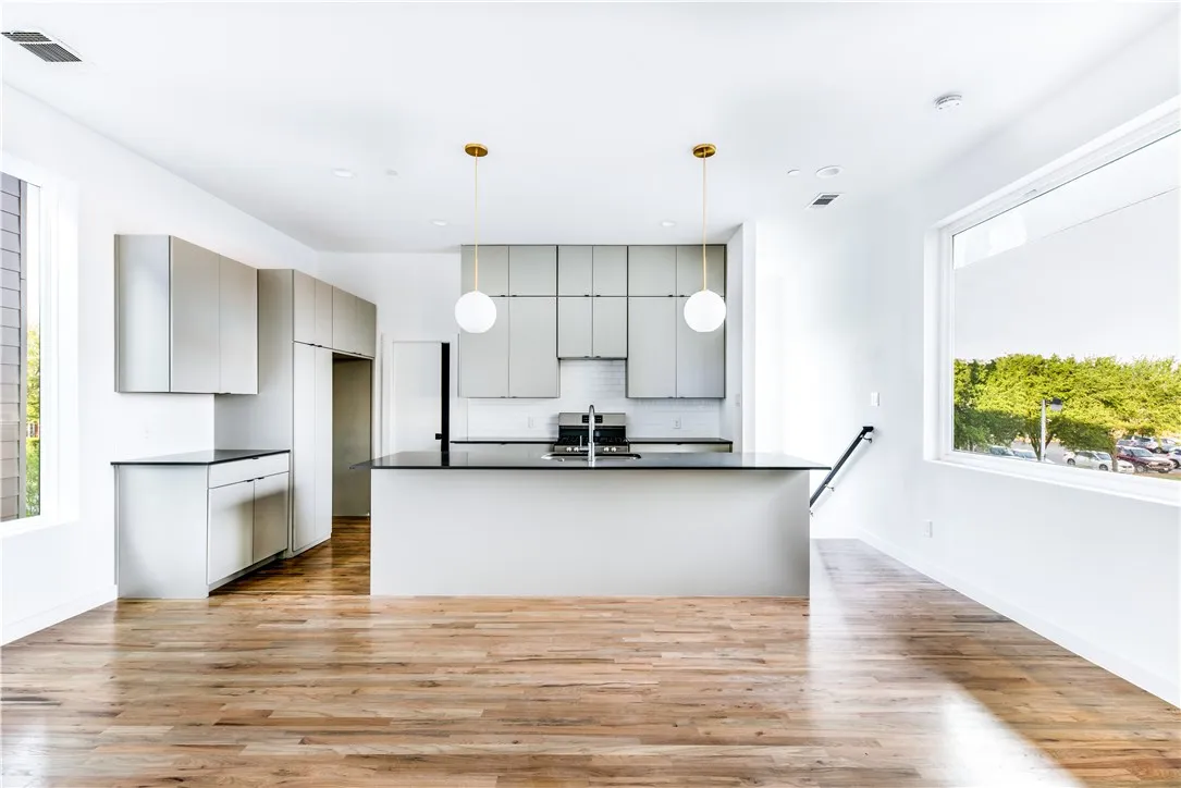 Condominium For Rent in Dallas County , 1715 Bennett Avenue 103, Dallas, Texas 75206, 2 Bedroom, 3 Bathroom, 2 Garage spaces, 1,639 Sqft, built in 2018, mls#21378017, Real Estate Agent in Dallas, Homes For Rent in Dallas county, Homes For Rent in Dallas, Realtor in Dallas Texas, Real Estate Brokerage Independent Realty Texas, Luminita Cordes Realtor