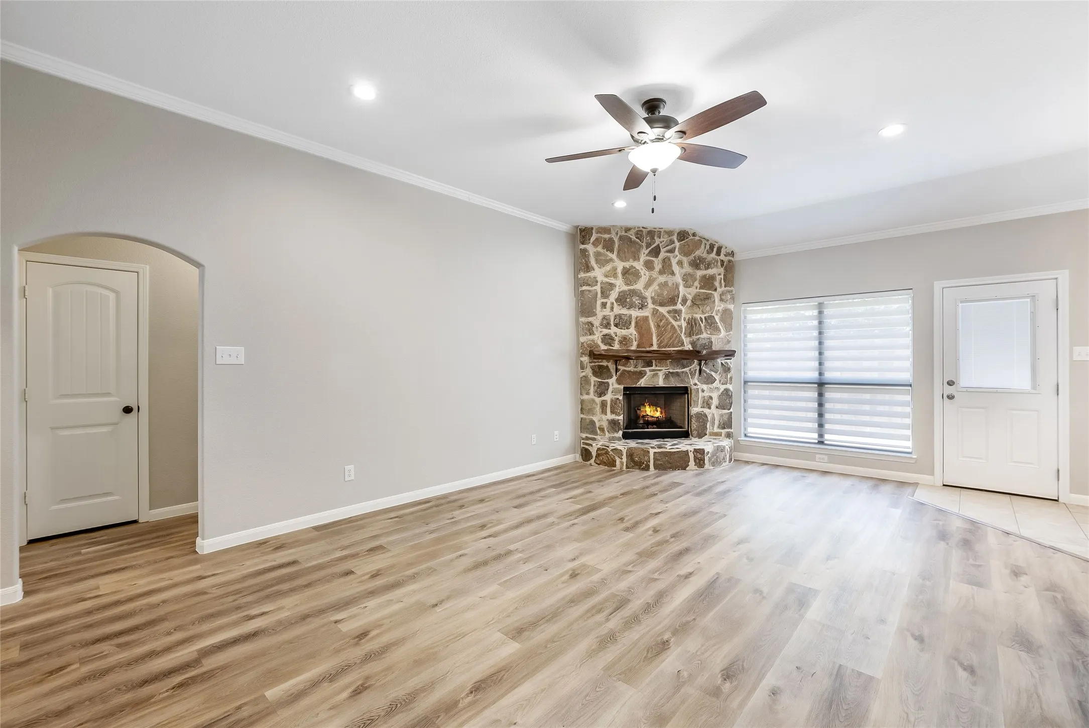 Single Family Residence For Sale in Denton County , 505 Cove Drive, Shady Shores, Texas 76208, 3 Bedroom, 2 Bathroom, 2 Garage spaces, 1,690 Sqft, built in 2006, mls#21376980, Real Estate Agent in Shady Shores, Homes For Sale in Denton county, Homes For Sale in Shady Shores, Realtor in Shady Shores Texas, Real Estate Brokerage Independent Realty Texas, Luminita Cordes Realtor
