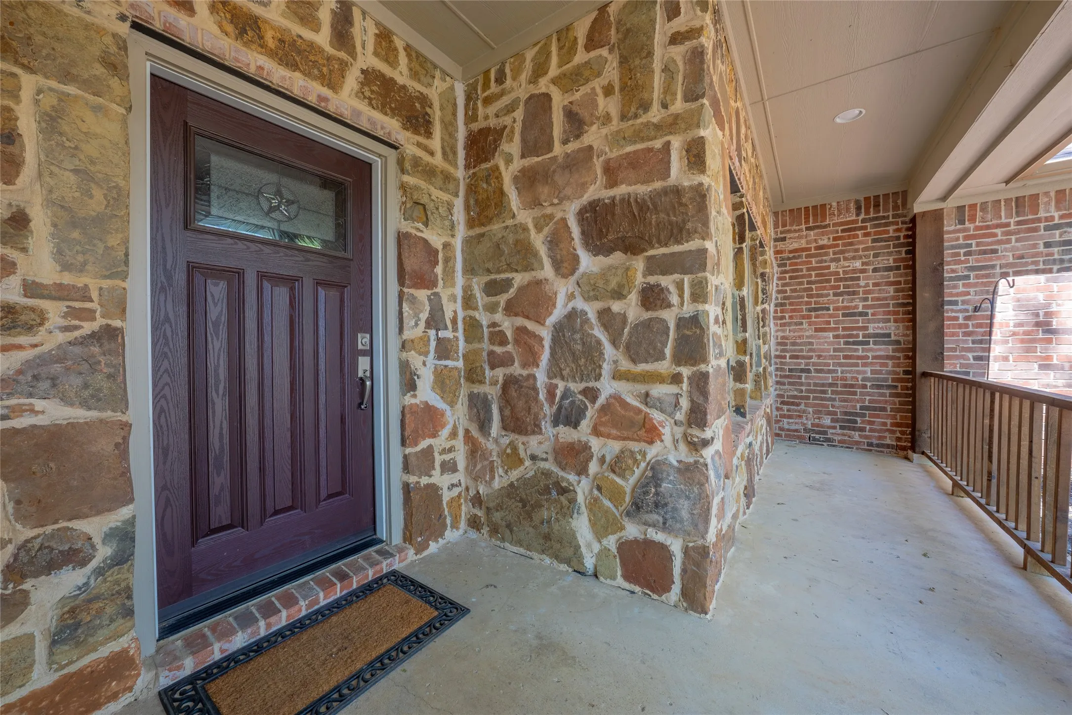 Single Family Residence For Sale in Denton County , 505 Cove Drive, Shady Shores, Texas 76208, 3 Bedroom, 2 Bathroom, 2 Garage spaces, 1,690 Sqft, built in 2006, mls#21376980, Real Estate Agent in Shady Shores, Homes For Sale in Denton county, Homes For Sale in Shady Shores, Realtor in Shady Shores Texas, Real Estate Brokerage Independent Realty Texas, Luminita Cordes Realtor