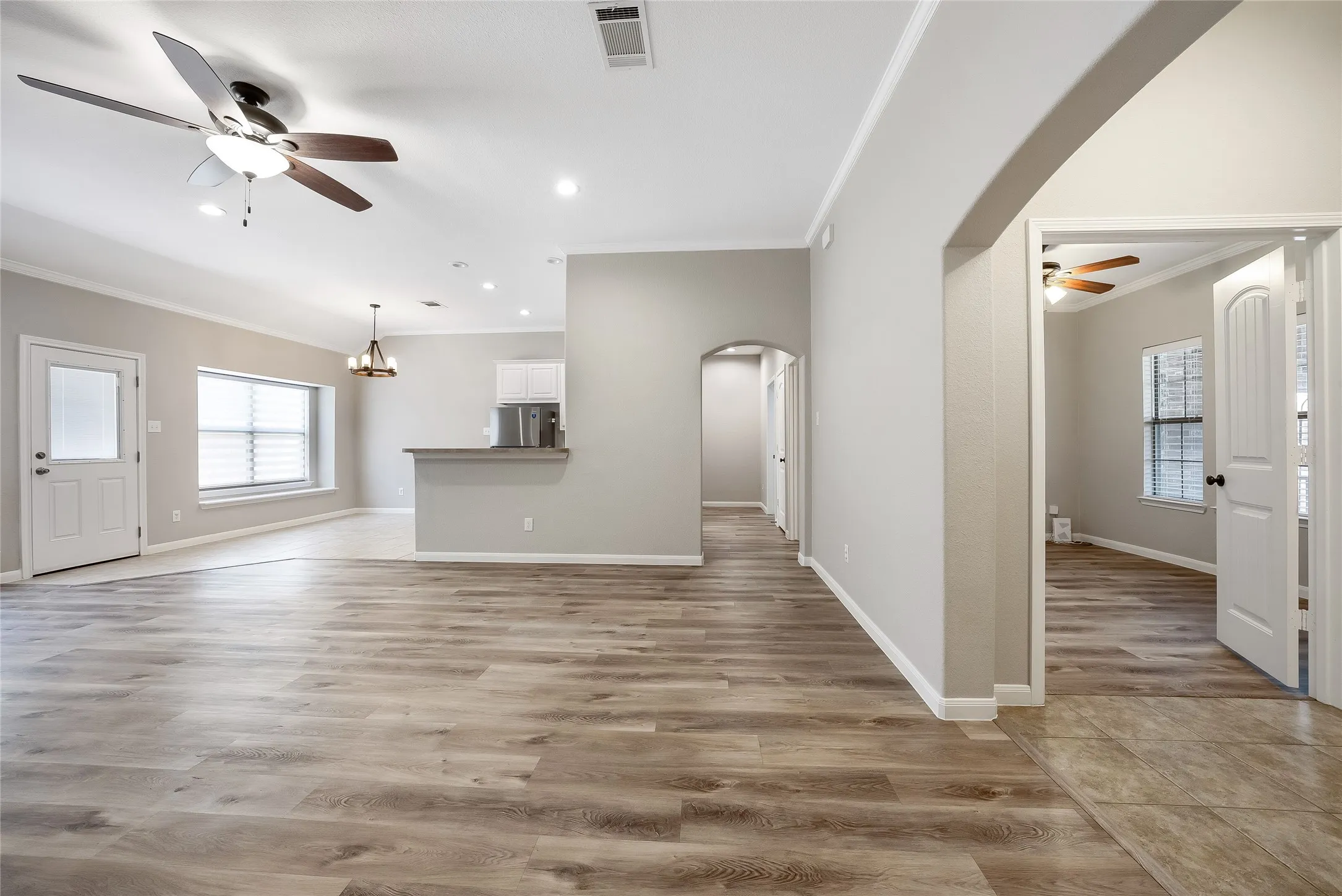 Single Family Residence For Sale in Denton County , 505 Cove Drive, Shady Shores, Texas 76208, 3 Bedroom, 2 Bathroom, 2 Garage spaces, 1,690 Sqft, built in 2006, mls#21376980, Real Estate Agent in Shady Shores, Homes For Sale in Denton county, Homes For Sale in Shady Shores, Realtor in Shady Shores Texas, Real Estate Brokerage Independent Realty Texas, Luminita Cordes Realtor