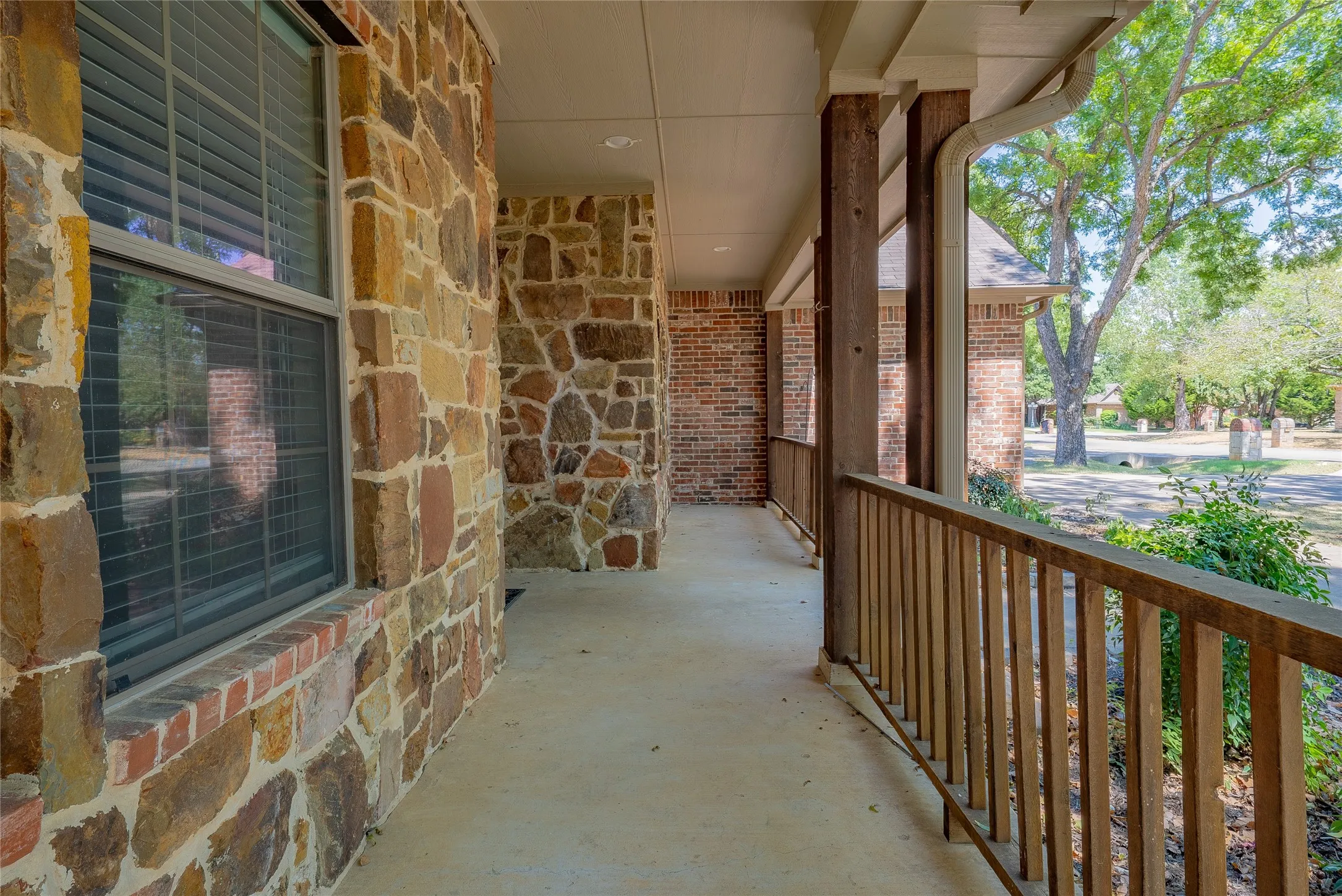 Single Family Residence For Sale in Denton County , 505 Cove Drive, Shady Shores, Texas 76208, 3 Bedroom, 2 Bathroom, 2 Garage spaces, 1,690 Sqft, built in 2006, mls#21376980, Real Estate Agent in Shady Shores, Homes For Sale in Denton county, Homes For Sale in Shady Shores, Realtor in Shady Shores Texas, Real Estate Brokerage Independent Realty Texas, Luminita Cordes Realtor