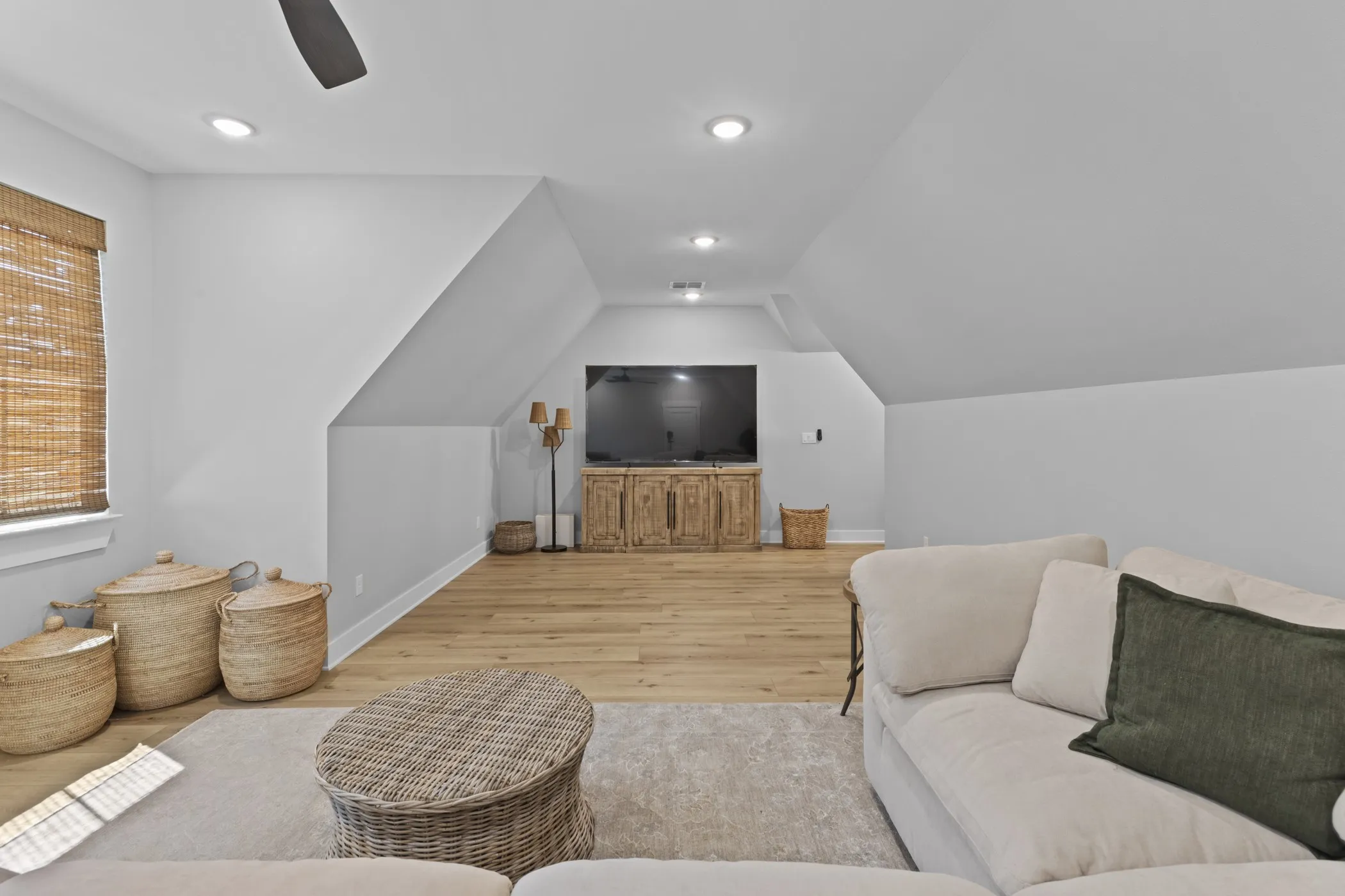 Single Family Residence For Sale in Smith County , 23180 Bridle View Drive, Lindale, Texas 75771, 5 Bedroom, 5 Bathroom, 5 Garage spaces, 4,800 Sqft, built in 2026, mls#21378013, Real Estate Agent in Lindale, Homes For Sale in Smith county, Homes For Sale in Lindale, Realtor in Lindale Texas, Real Estate Brokerage Independent Realty Texas, Luminita Cordes Realtor