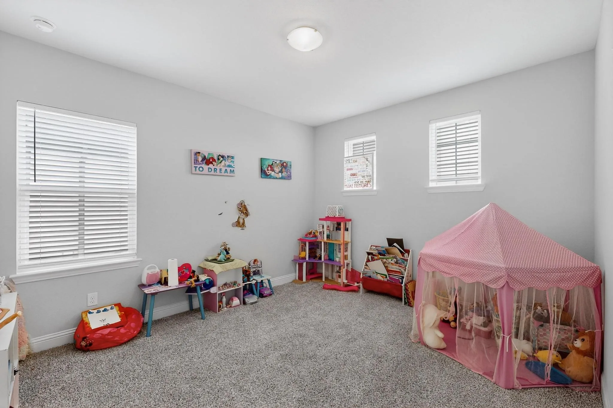 Single Family Residence For Sale in Collin County , 504 Conestoga Pass, Weston, Texas 75009, 5 Bedroom, 4 Bathroom, 2 Garage spaces, 2,473 Sqft, built in 2022, mls#21370255, Real Estate Agent in Weston, Homes For Sale in Collin county, Homes For Sale in Weston, Realtor in Weston Texas, Real Estate Brokerage Independent Realty Texas, Luminita Cordes Realtor