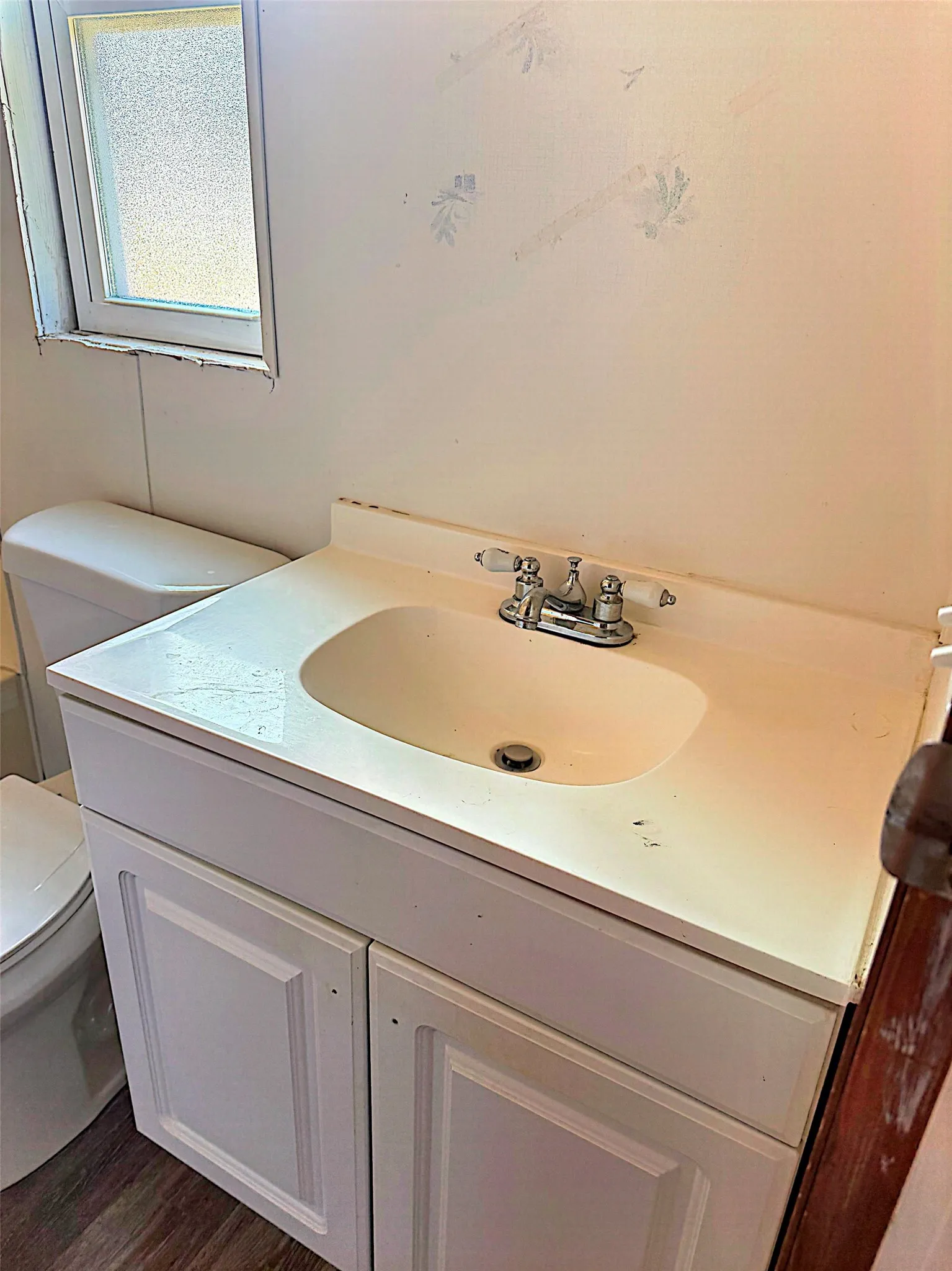White vanity with integrated sink and chrome faucet