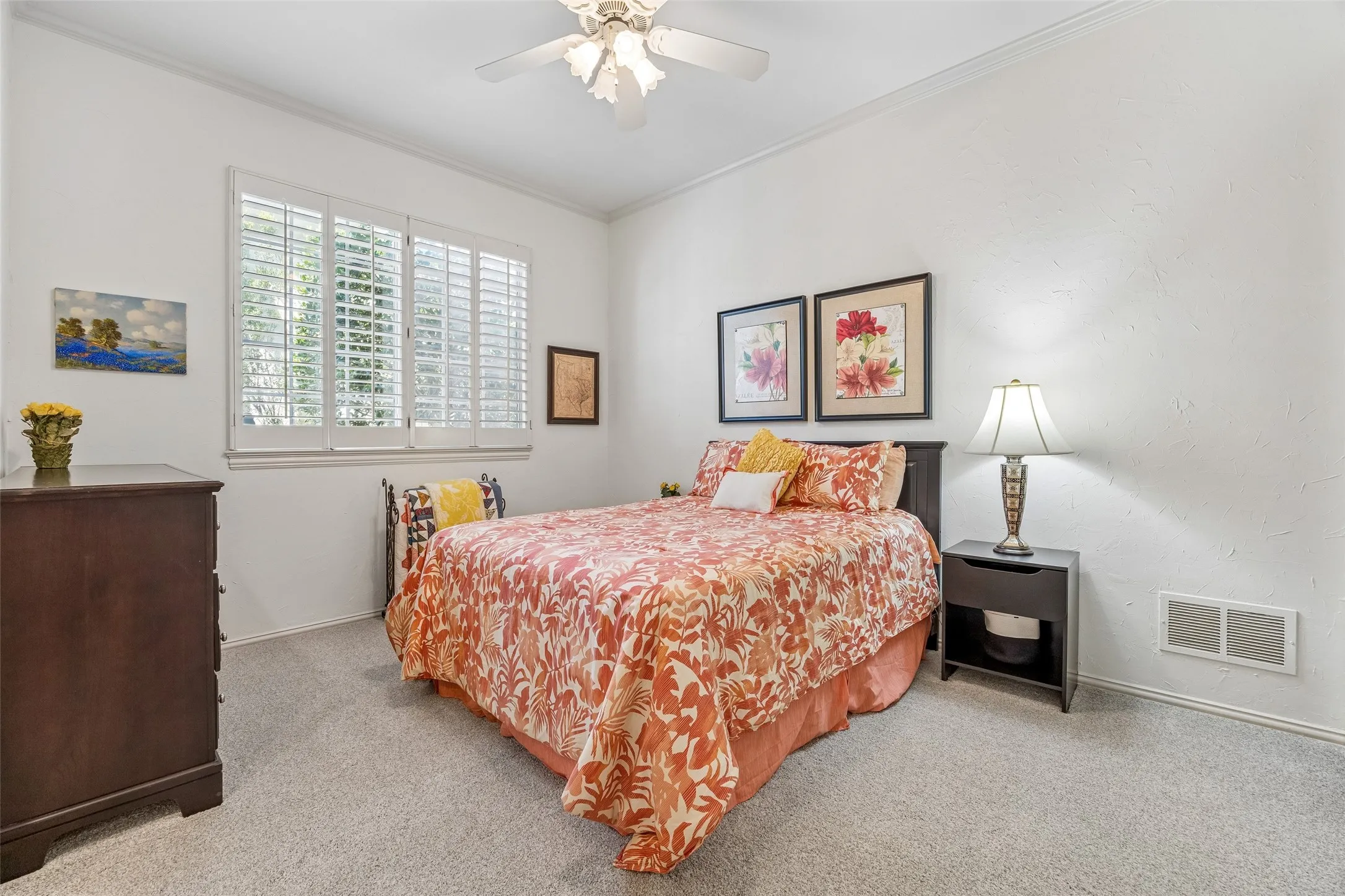 Single Family Residence For Sale in Denton County , 5644 Southern Hills Drive, Frisco, Texas 75034, 3 Bedroom, 3 Bathroom, 3 Garage spaces, 2,848 Sqft, built in 1994, mls#21377986, Real Estate Agent in Frisco, Homes For Sale in Denton county, Homes For Sale in Frisco, Realtor in Frisco Texas, Real Estate Brokerage Independent Realty Texas, Luminita Cordes Realtor