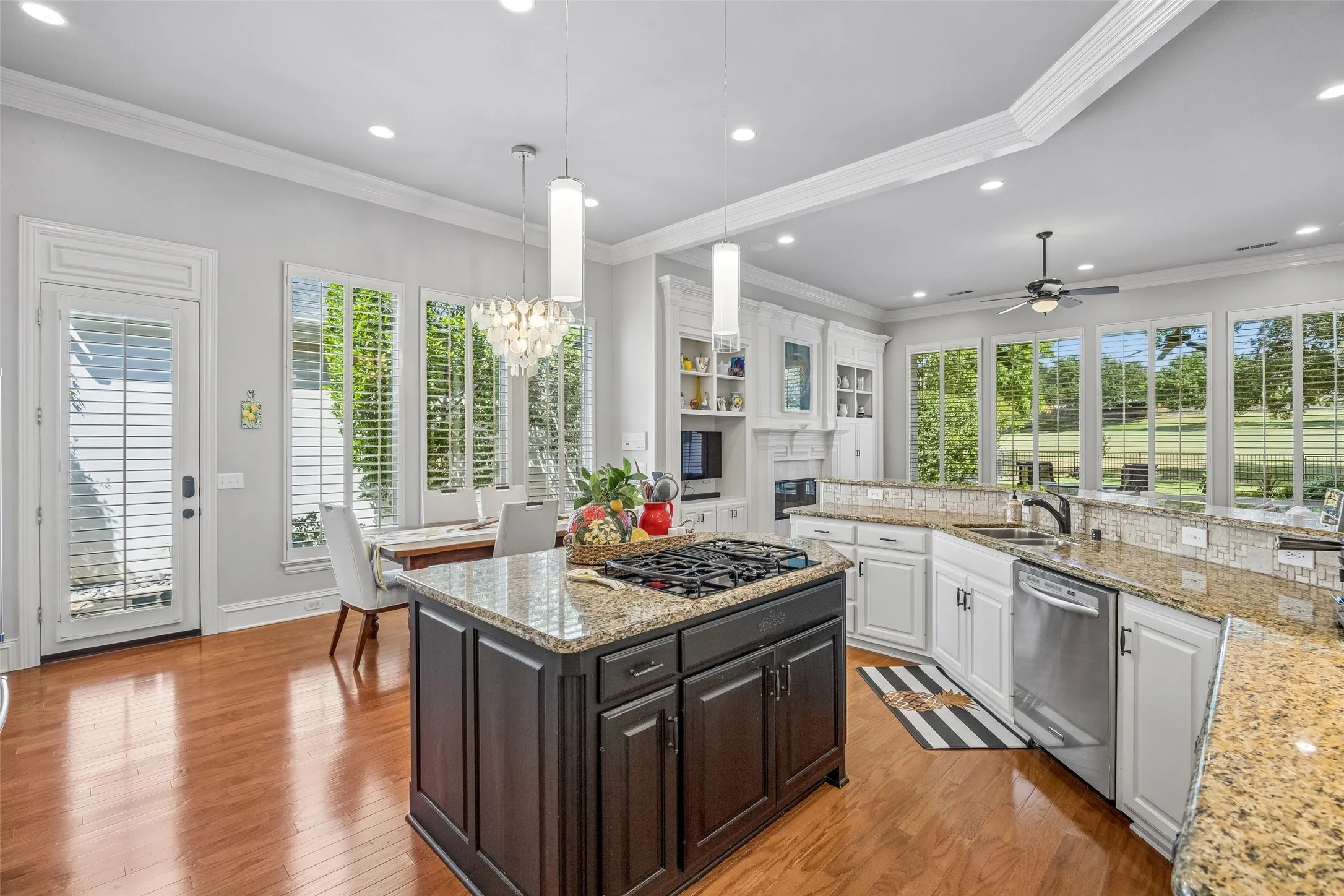 Single Family Residence For Sale in Denton County , 5644 Southern Hills Drive, Frisco, Texas 75034, 3 Bedroom, 3 Bathroom, 3 Garage spaces, 2,848 Sqft, built in 1994, mls#21377986, Real Estate Agent in Frisco, Homes For Sale in Denton county, Homes For Sale in Frisco, Realtor in Frisco Texas, Real Estate Brokerage Independent Realty Texas, Luminita Cordes Realtor