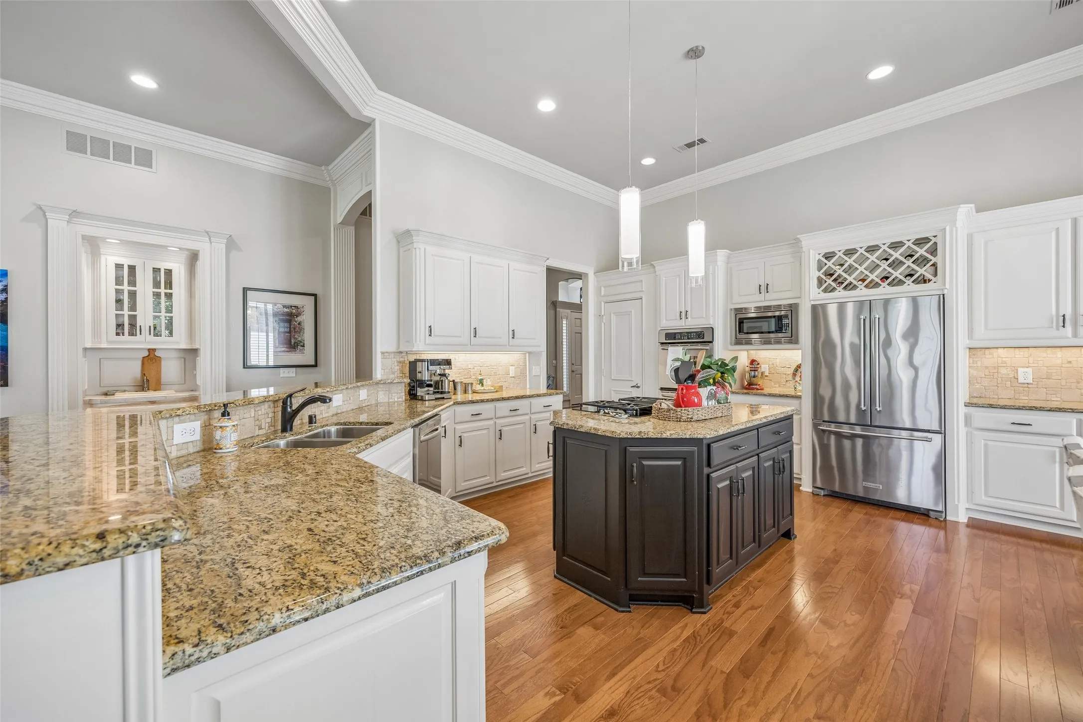 Single Family Residence For Sale in Denton County , 5644 Southern Hills Drive, Frisco, Texas 75034, 3 Bedroom, 3 Bathroom, 3 Garage spaces, 2,848 Sqft, built in 1994, mls#21377986, Real Estate Agent in Frisco, Homes For Sale in Denton county, Homes For Sale in Frisco, Realtor in Frisco Texas, Real Estate Brokerage Independent Realty Texas, Luminita Cordes Realtor
