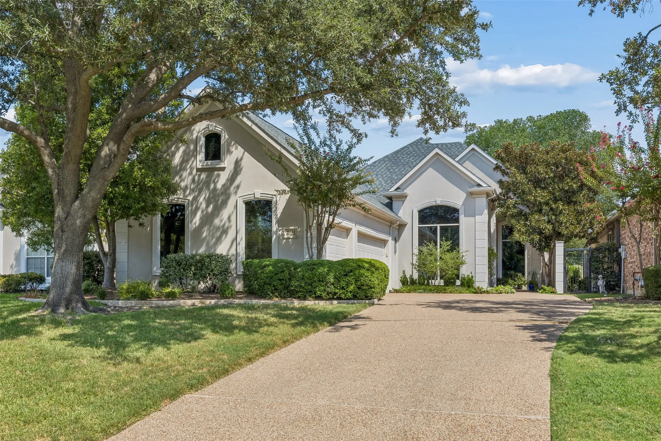 Single Family Residence For Sale in Denton County , 5644 Southern Hills Drive, Frisco, Texas 75034, 3 Bedroom, 3 Bathroom, 3 Garage spaces, 2,848 Sqft, built in 1994, mls#21377986, Real Estate Agent in Frisco, Homes For Sale in Denton county, Homes For Sale in Frisco, Realtor in Frisco Texas, Real Estate Brokerage Independent Realty Texas, Luminita Cordes Realtor