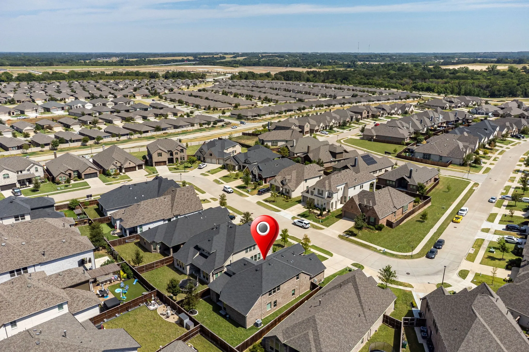 Easy access out to 75 HEB and Buc-ee's !!