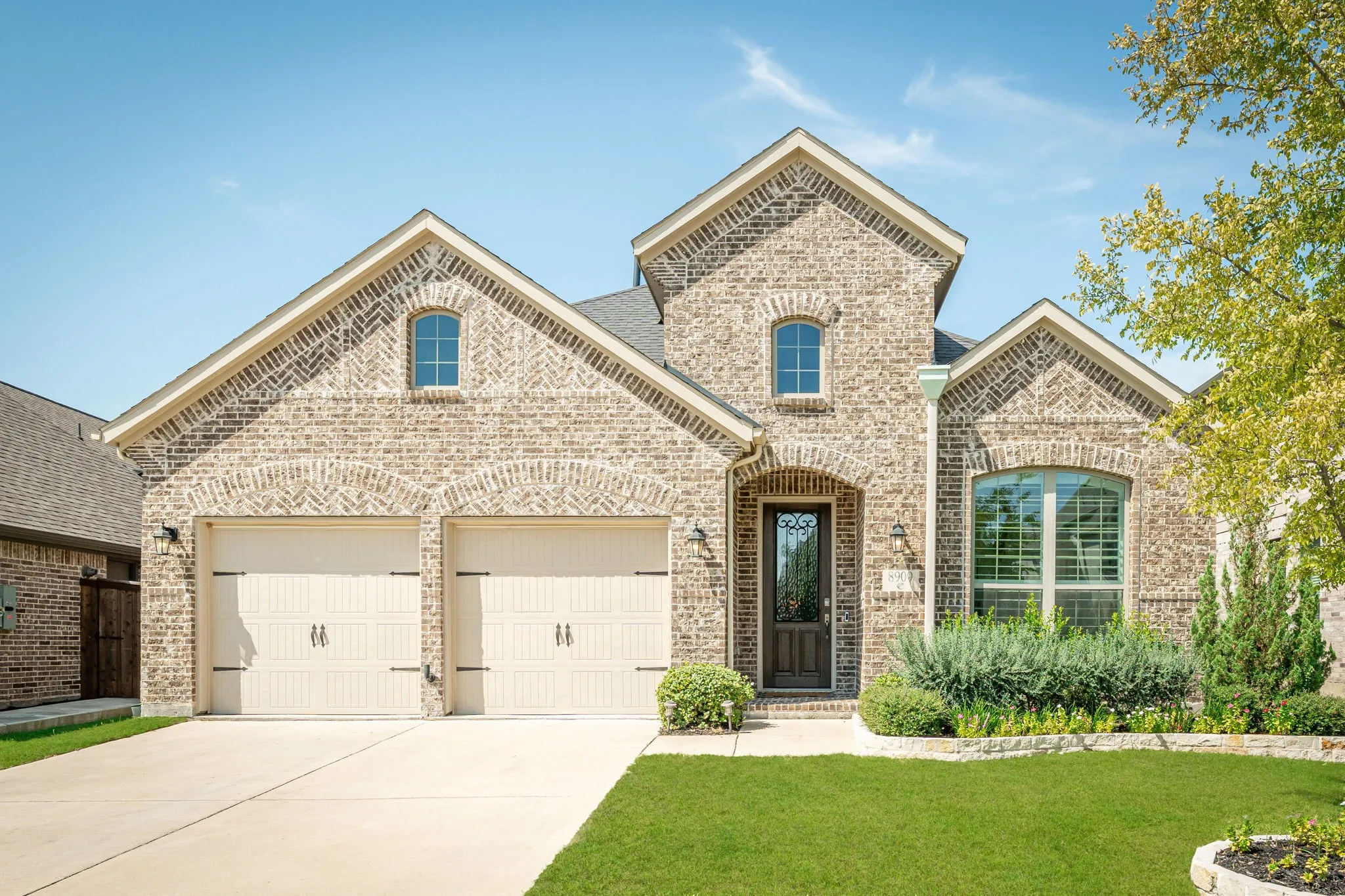 Single Family Residence For Sale in Collin County , 8909 Wild Meadow Road, Mc Kinney, Texas 75071, 4 Bedroom, 4 Bathroom, 3 Garage spaces, 2,734 Sqft, built in 2021, mls#21377911, Real Estate Agent in Mc Kinney, Homes For Sale in Collin county, Homes For Sale in Mc Kinney, Realtor in Mc Kinney Texas, Real Estate Brokerage Independent Realty Texas, Luminita Cordes Realtor