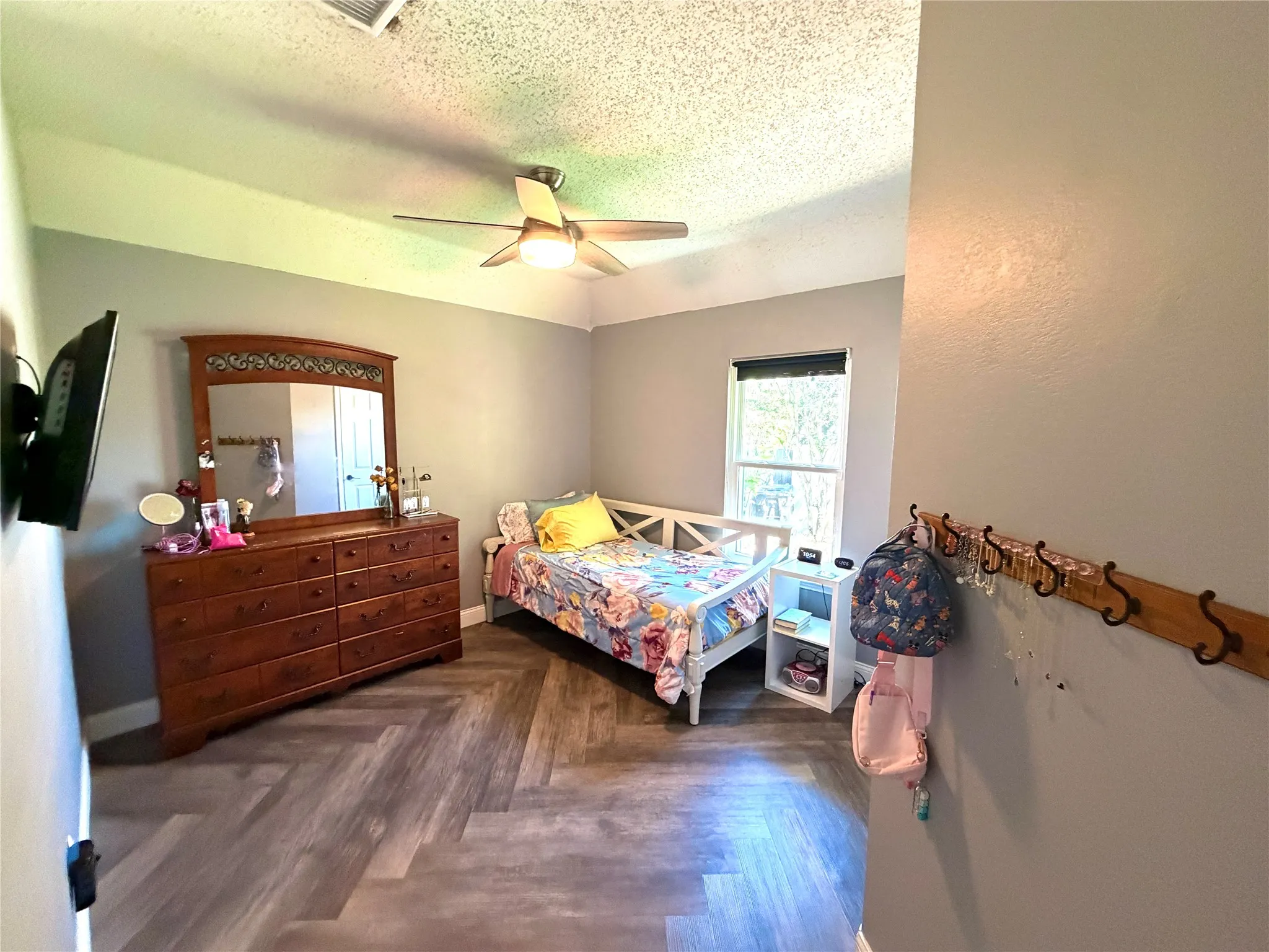 Single Family Residence For Sale in Tarrant County , 9920 Pack Saddle Trail, Fort Worth, Texas 76108, 3 Bedroom, 2 Bathroom, 2 Garage spaces, 1,587 Sqft, built in 1989, mls#21374196, Real Estate Agent in Fort Worth, Homes For Sale in Tarrant county, Homes For Sale in Fort Worth, Realtor in Fort Worth Texas, Real Estate Brokerage Independent Realty Texas, Luminita Cordes Realtor