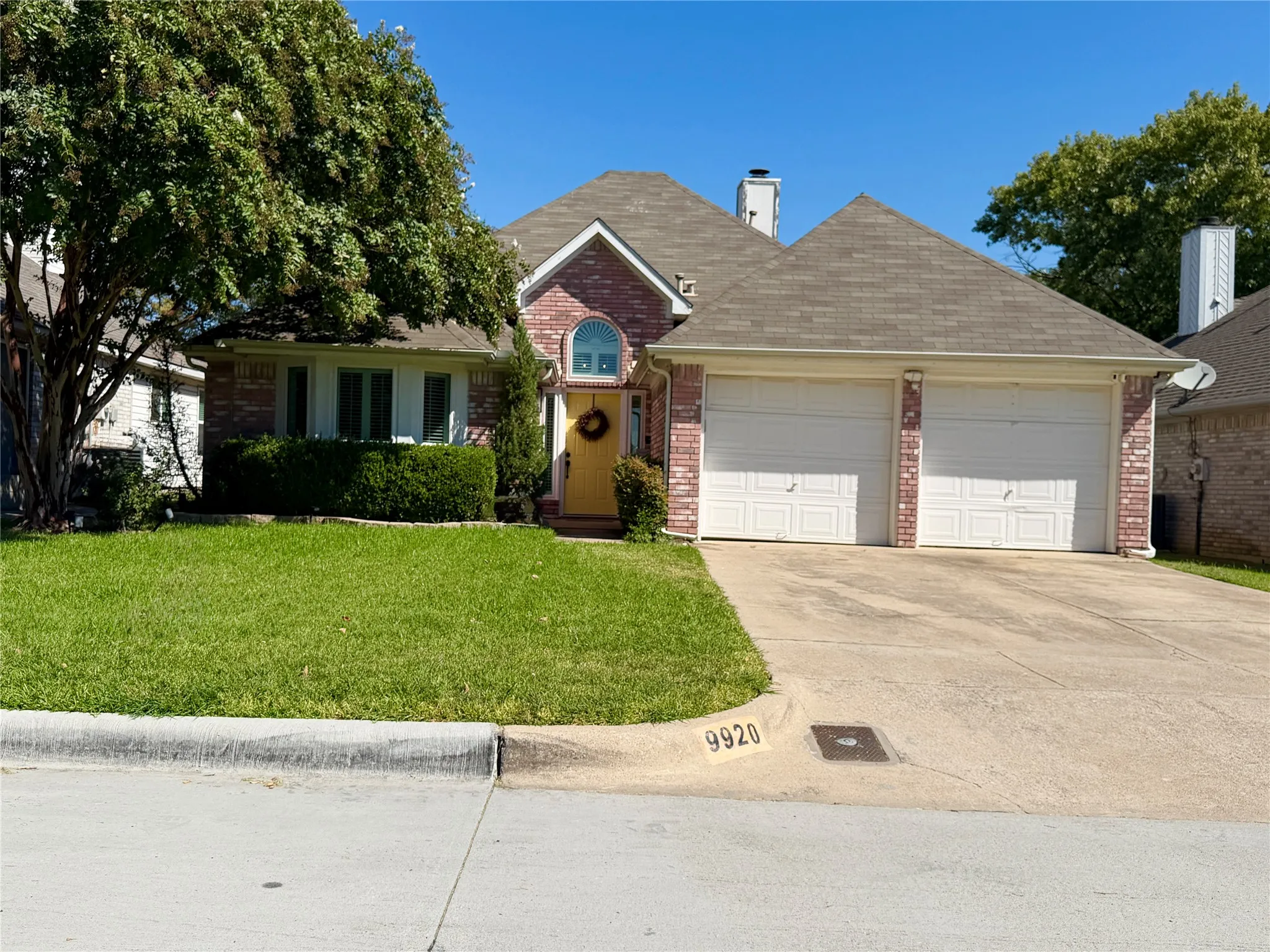 Single Family Residence For Sale in Tarrant County , 9920 Pack Saddle Trail, Fort Worth, Texas 76108, 3 Bedroom, 2 Bathroom, 2 Garage spaces, 1,587 Sqft, built in 1989, mls#21374196, Real Estate Agent in Fort Worth, Homes For Sale in Tarrant county, Homes For Sale in Fort Worth, Realtor in Fort Worth Texas, Real Estate Brokerage Independent Realty Texas, Luminita Cordes Realtor