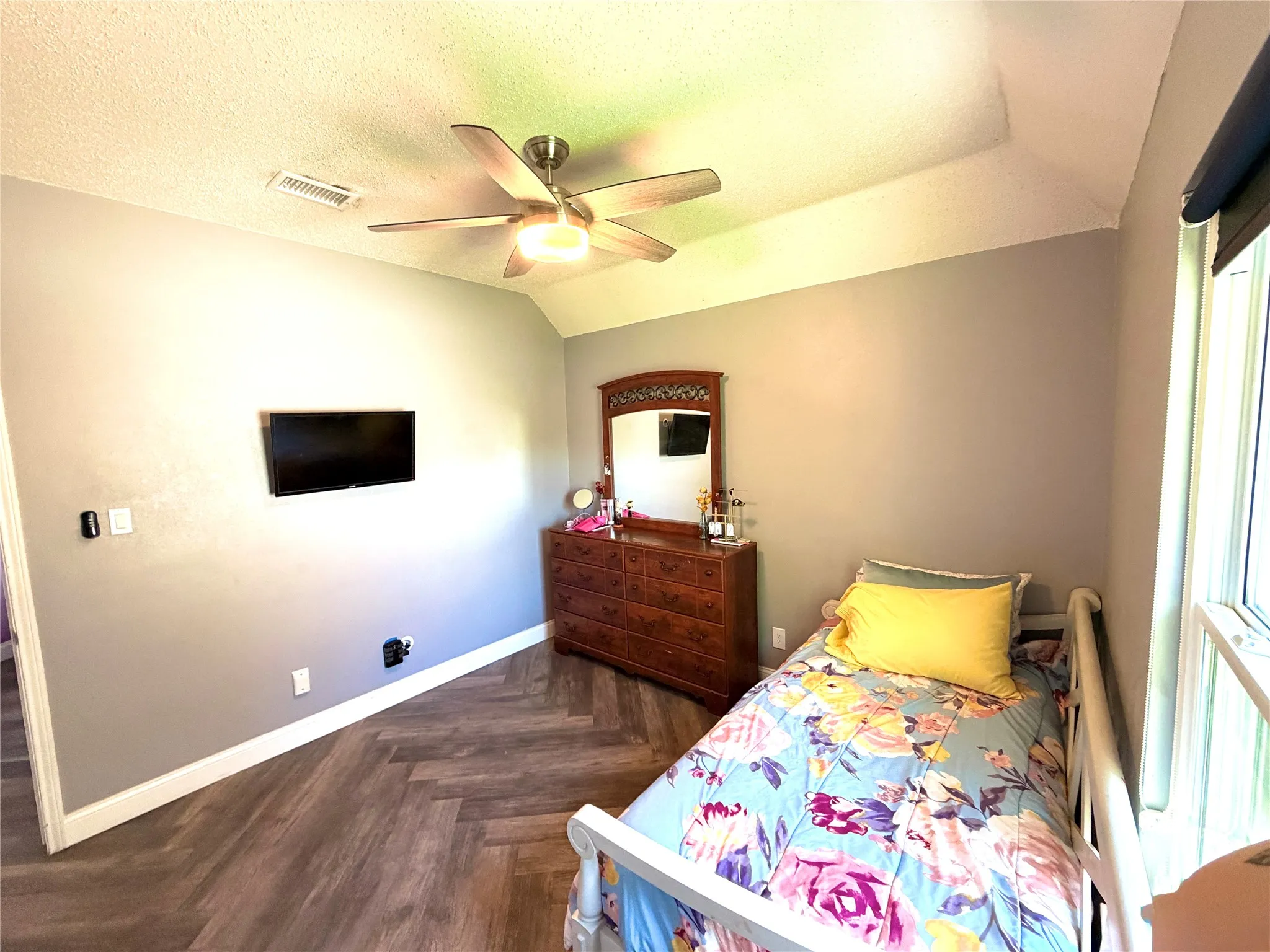 Single Family Residence For Sale in Tarrant County , 9920 Pack Saddle Trail, Fort Worth, Texas 76108, 3 Bedroom, 2 Bathroom, 2 Garage spaces, 1,587 Sqft, built in 1989, mls#21374196, Real Estate Agent in Fort Worth, Homes For Sale in Tarrant county, Homes For Sale in Fort Worth, Realtor in Fort Worth Texas, Real Estate Brokerage Independent Realty Texas, Luminita Cordes Realtor