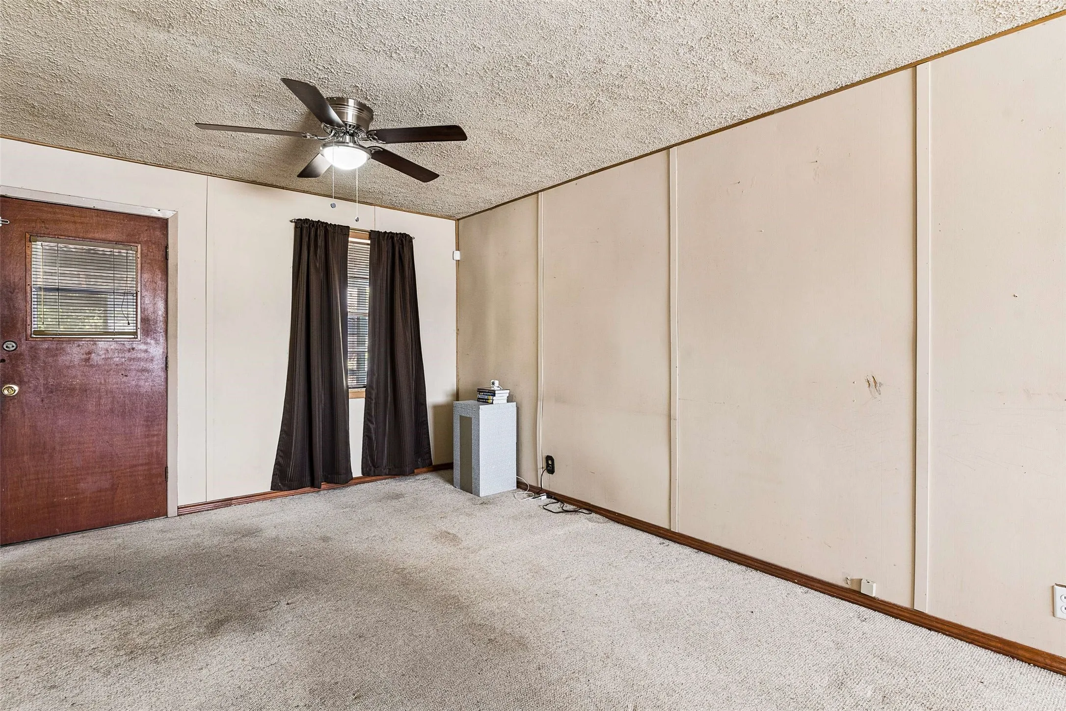 Single Family Residence For Sale in Collin County , 902 Mardi Gras Lane, Wylie, Texas 75098, 4 Bedroom, 1 Bathroom, Garage spaces, 1,306 Sqft, built in 1964, mls#21375717, Real Estate Agent in Wylie, Homes For Sale in Collin county, Homes For Sale in Wylie, Realtor in Wylie Texas, Real Estate Brokerage Independent Realty Texas, Luminita Cordes Realtor