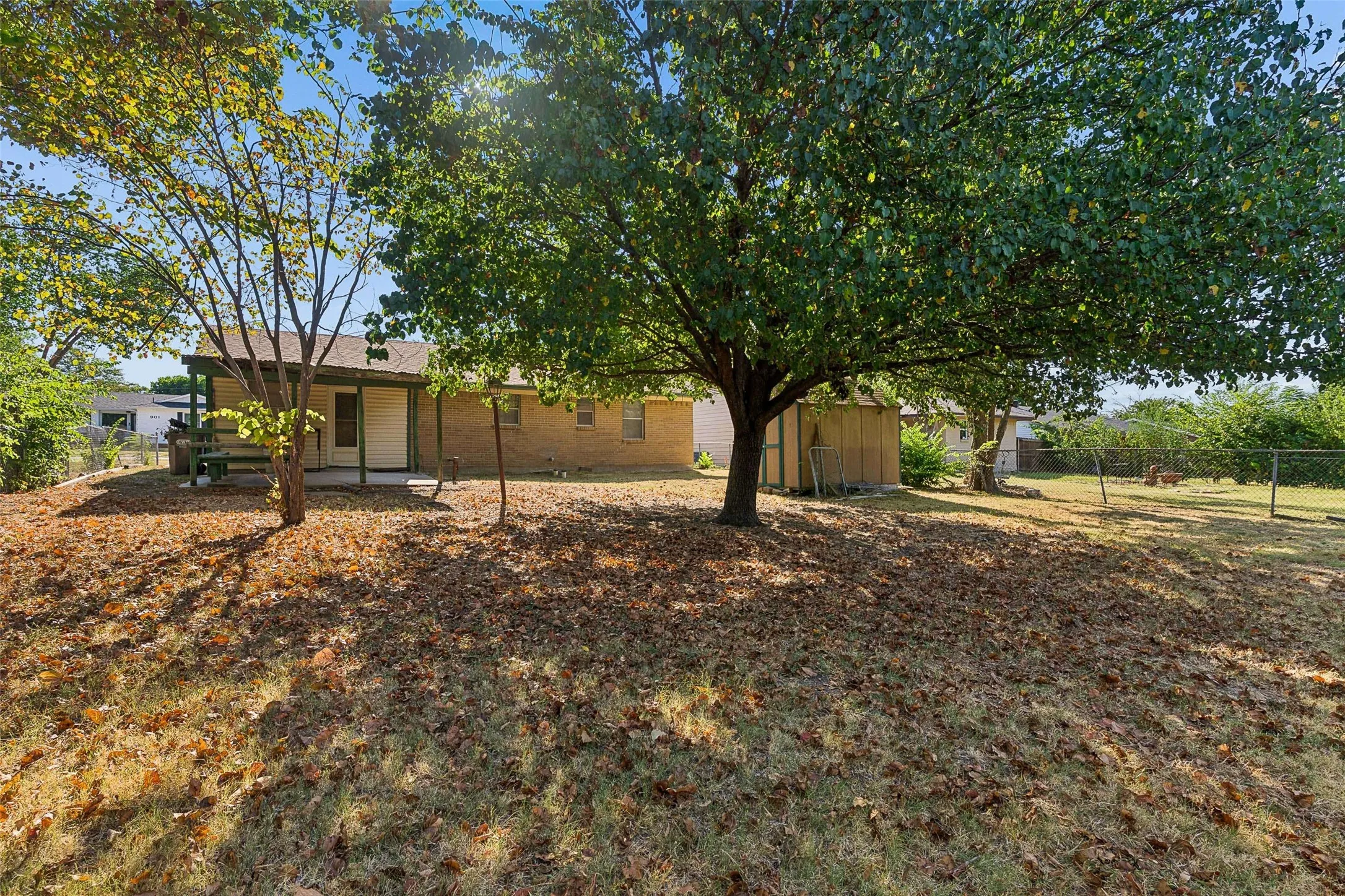 Single Family Residence For Sale in Collin County , 902 Mardi Gras Lane, Wylie, Texas 75098, 4 Bedroom, 1 Bathroom, Garage spaces, 1,306 Sqft, built in 1964, mls#21375717, Real Estate Agent in Wylie, Homes For Sale in Collin county, Homes For Sale in Wylie, Realtor in Wylie Texas, Real Estate Brokerage Independent Realty Texas, Luminita Cordes Realtor