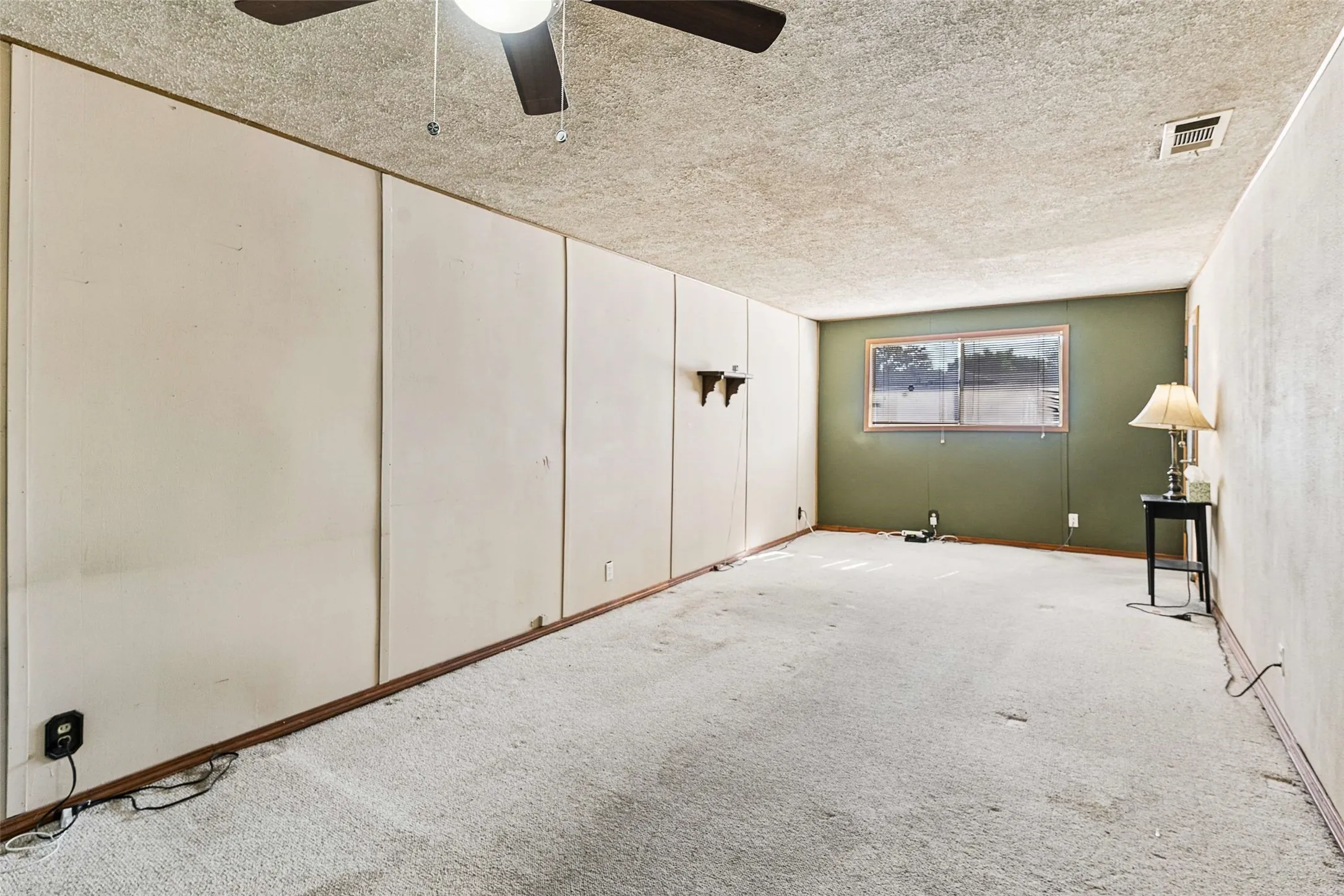 Single Family Residence For Sale in Collin County , 902 Mardi Gras Lane, Wylie, Texas 75098, 4 Bedroom, 1 Bathroom, Garage spaces, 1,306 Sqft, built in 1964, mls#21375717, Real Estate Agent in Wylie, Homes For Sale in Collin county, Homes For Sale in Wylie, Realtor in Wylie Texas, Real Estate Brokerage Independent Realty Texas, Luminita Cordes Realtor