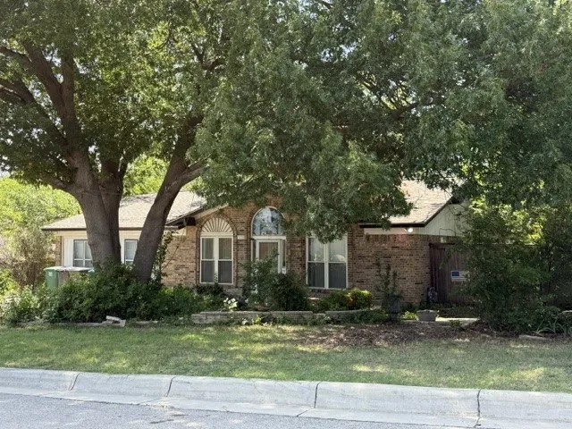 Single Family Residence For Sale in Tarrant County , 3228 Durango Road, Fort Worth, Texas 76116, 4 Bedroom, 3 Bathroom, Garage spaces, 1,929 Sqft, built in 1967, mls#21378028, Real Estate Agent in Fort Worth, Homes For Sale in Tarrant county, Homes For Sale in Fort Worth, Realtor in Fort Worth Texas, Real Estate Brokerage Independent Realty Texas, Luminita Cordes Realtor